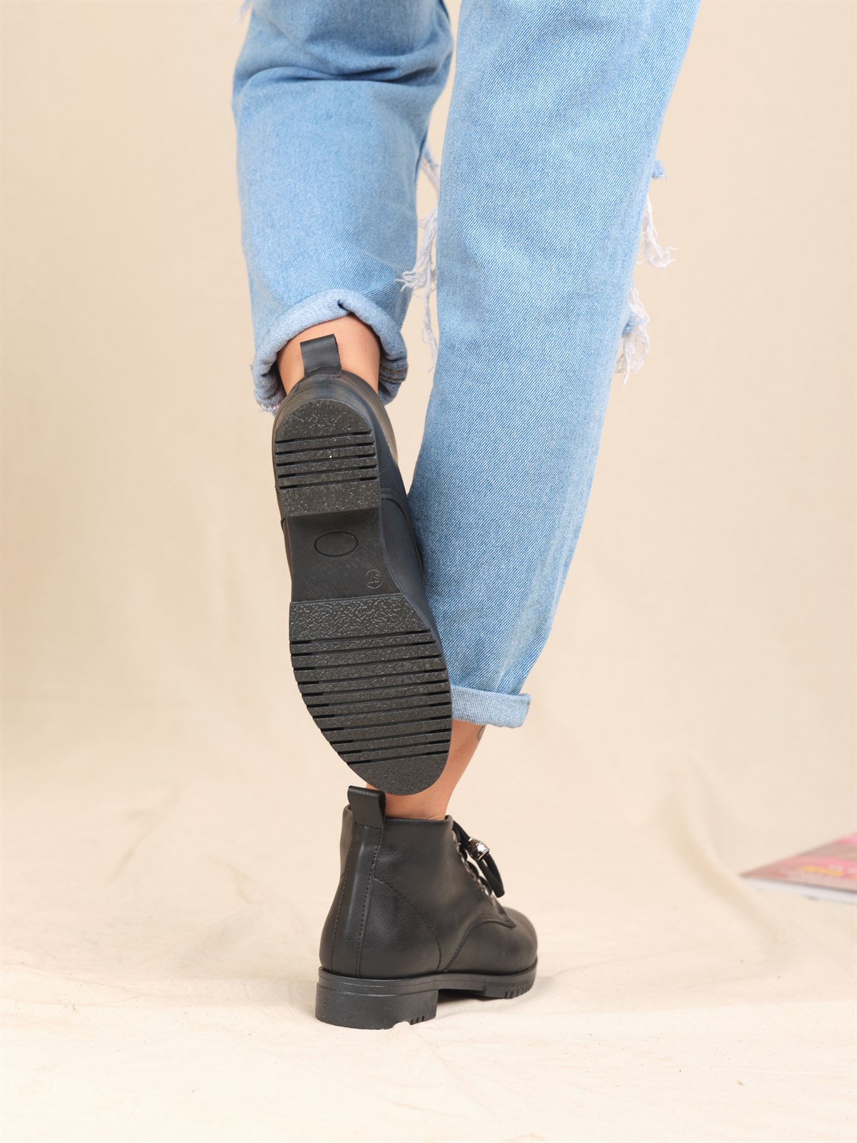 Bağcıklı Siyah Düz BootieBOT