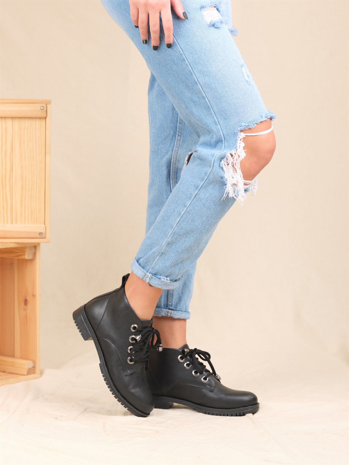 Bağcıklı Siyah Düz BootieBOT