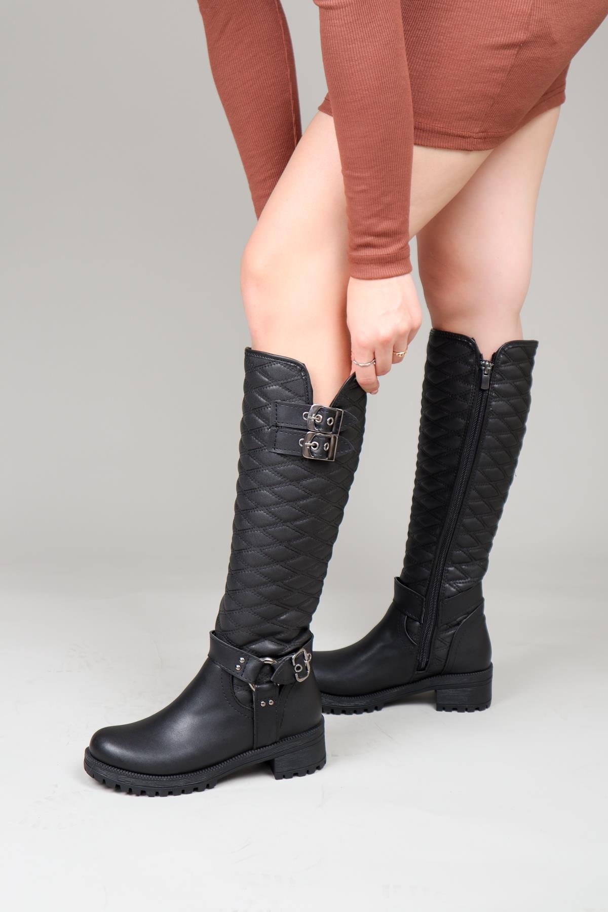 BLODWEN Kapitoneli Çizme SİYAHÇİZME 