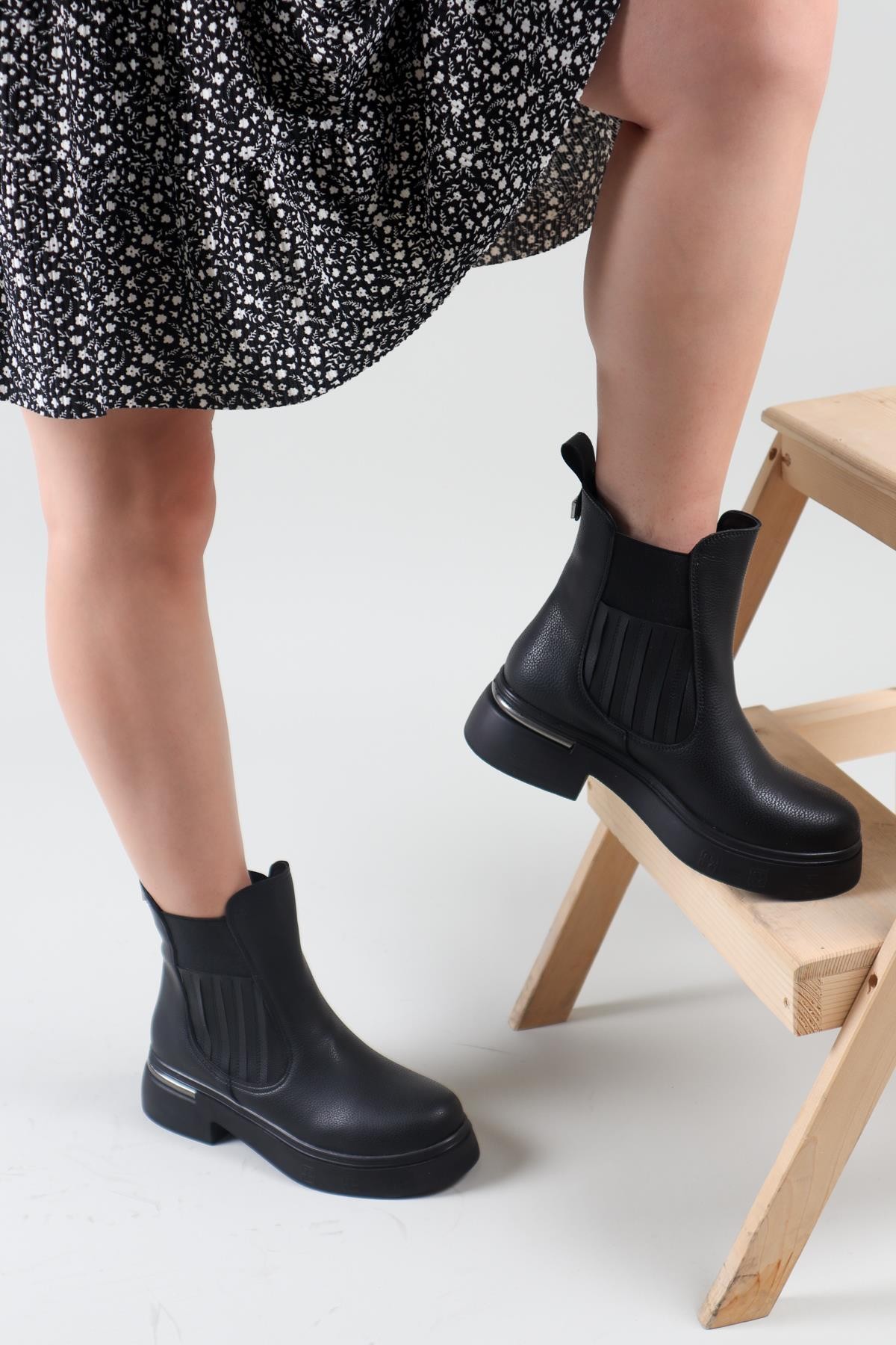 BOYANA Lastikli Kadın Bot SİYAHBOT