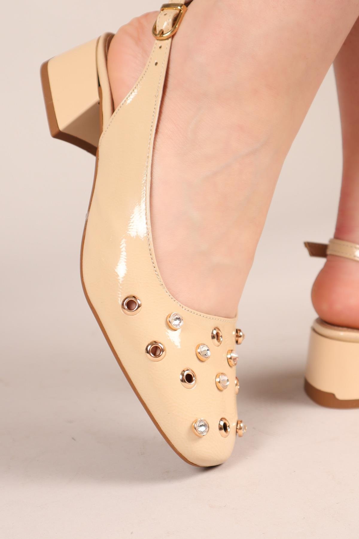 BREEZY Kuş Gözü Taşlı Rugan Alçak Topuklu Ayakkabı TENTOPUKLU AYAKKABI