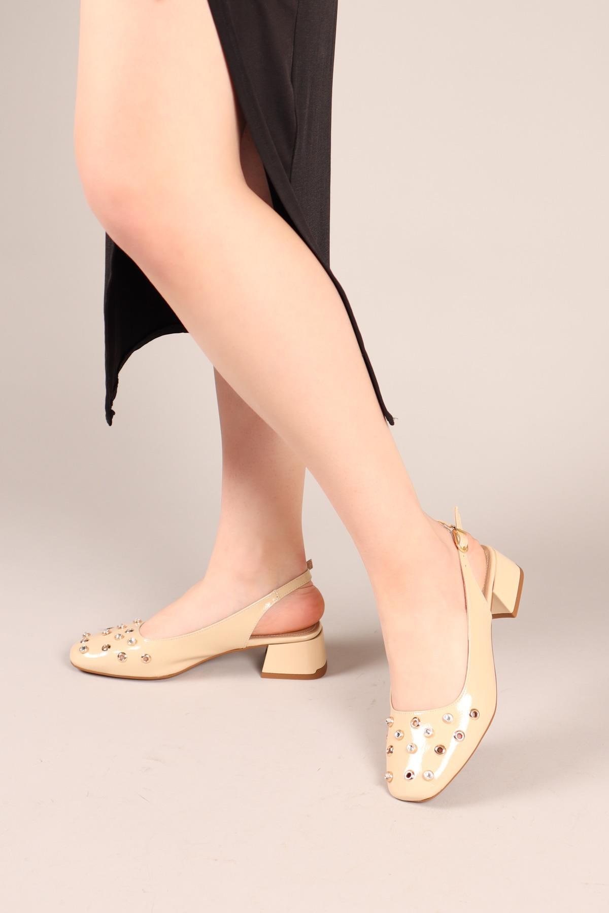 BREEZY Kuş Gözü Taşlı Rugan Alçak Topuklu Ayakkabı TENTOPUKLU AYAKKABI