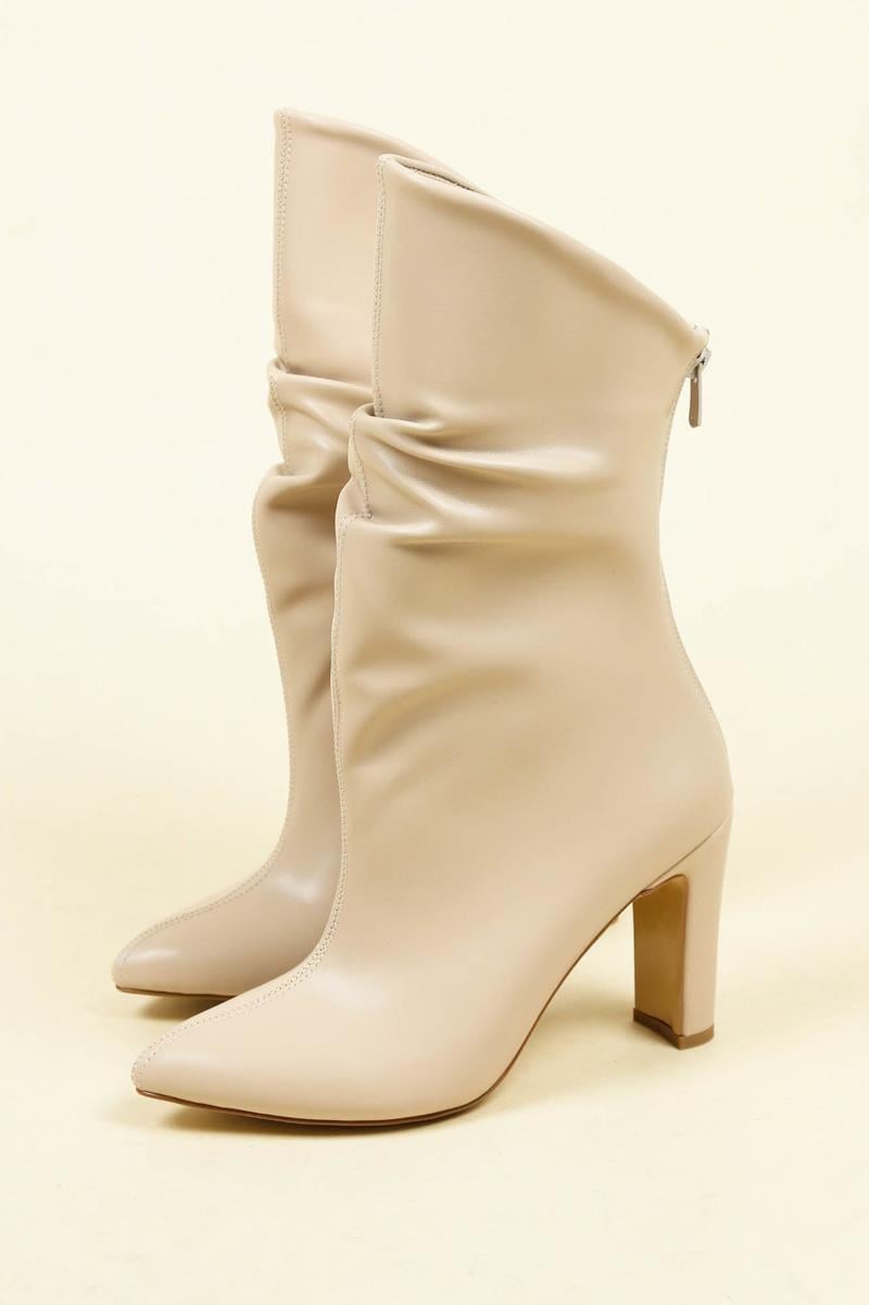 Büzgü Detaylı Arka Fermuarlı Topuklu Yarım Çizme NUDE