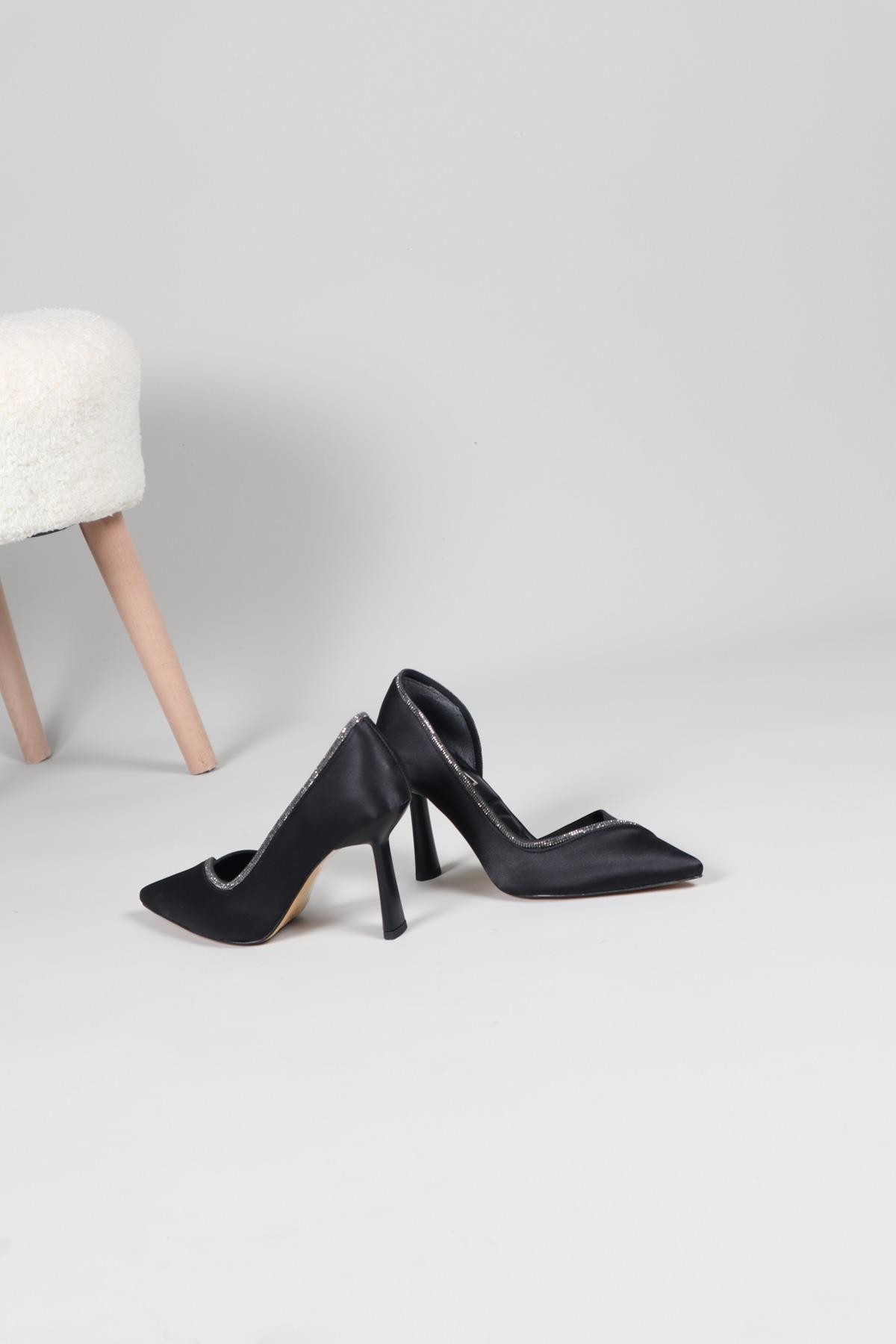CAMİLA Karnı Yarık Stiletto SİYAHTOPUKLU AYAKKABI
