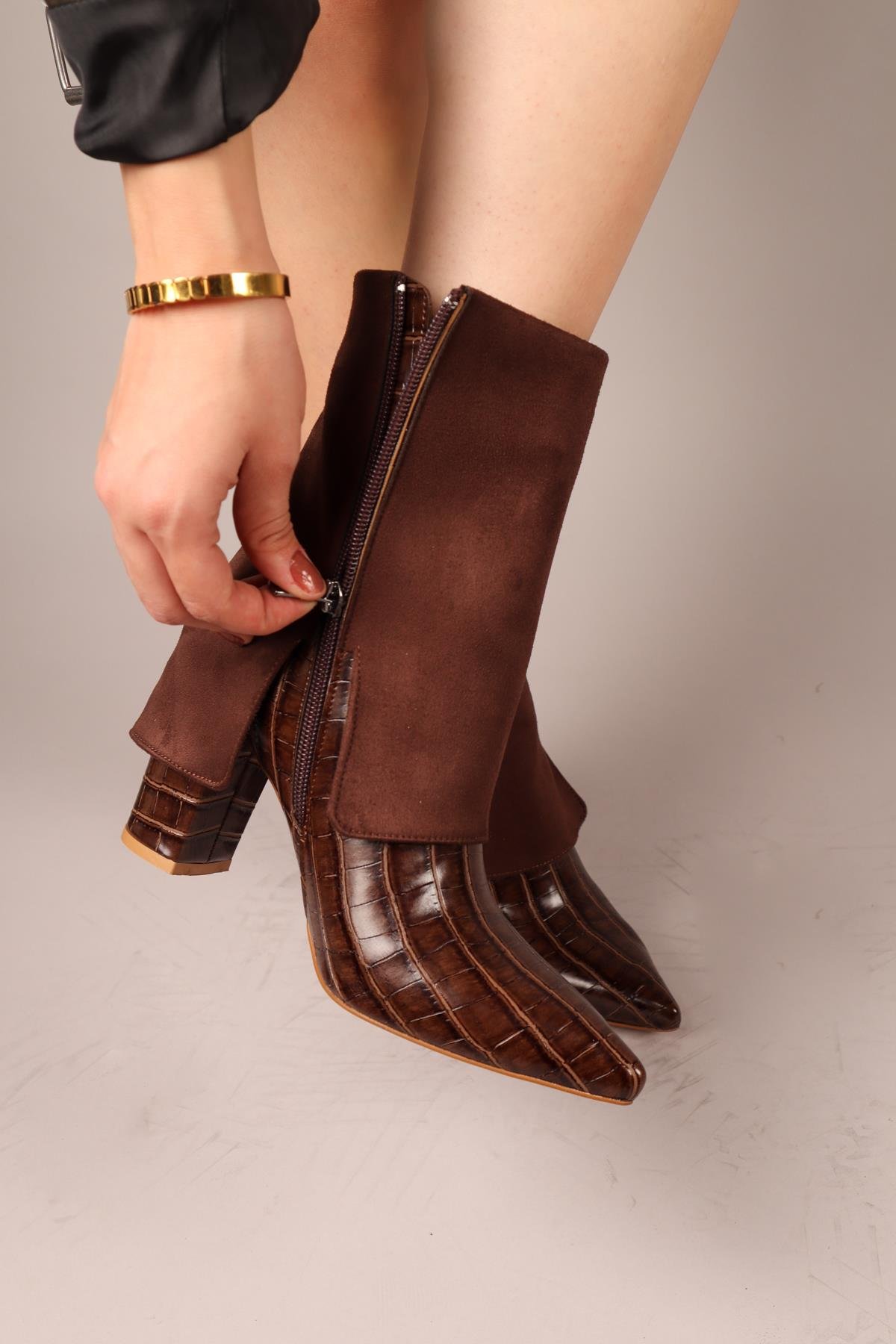 CİBUTİ Süet-Kroko Garnili Topuklu Bot KAHVERENGİBOT