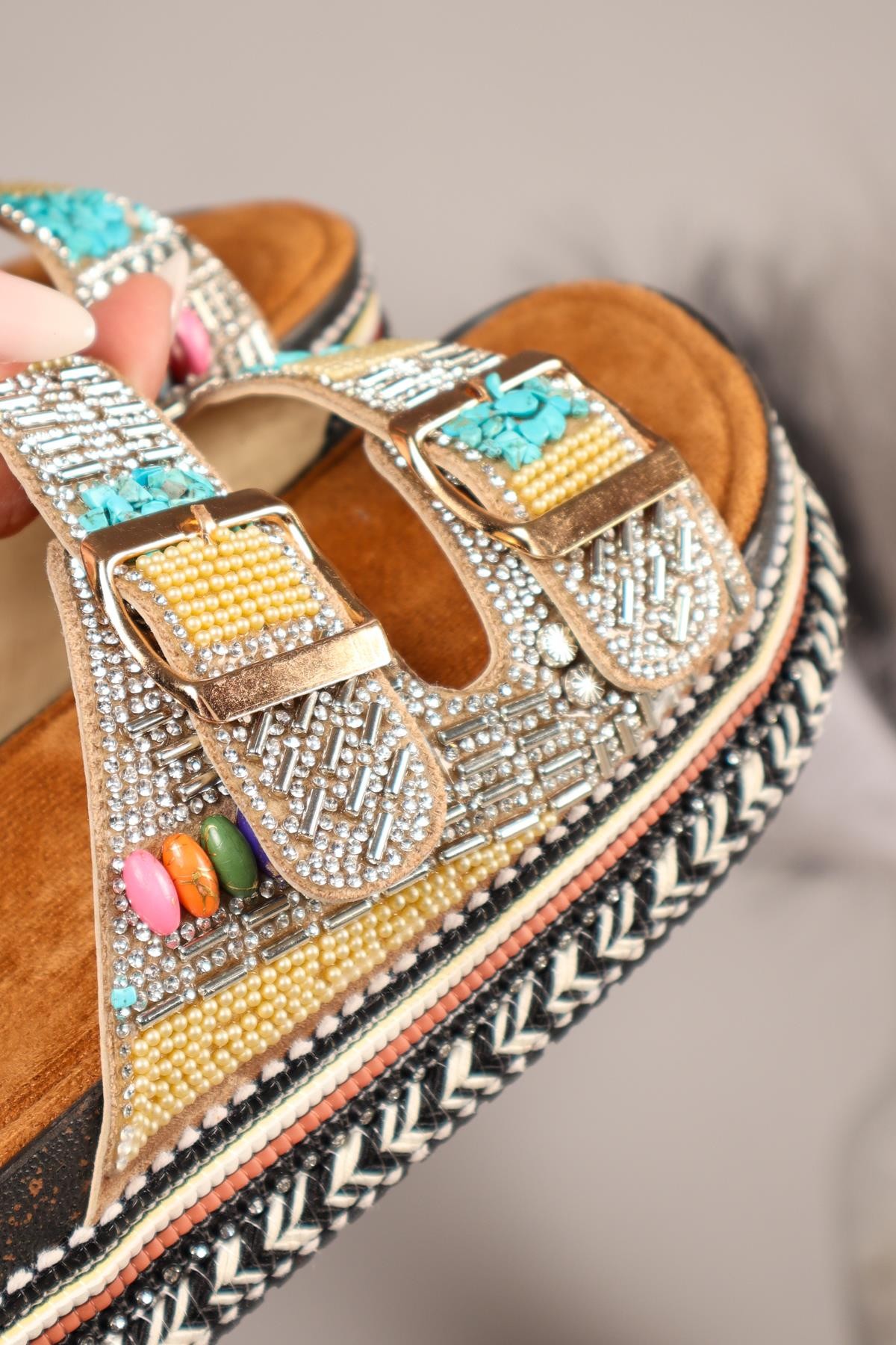 CONCHA Boncuk ve Taş Aksesuarlı Terlik BEJTERLİK