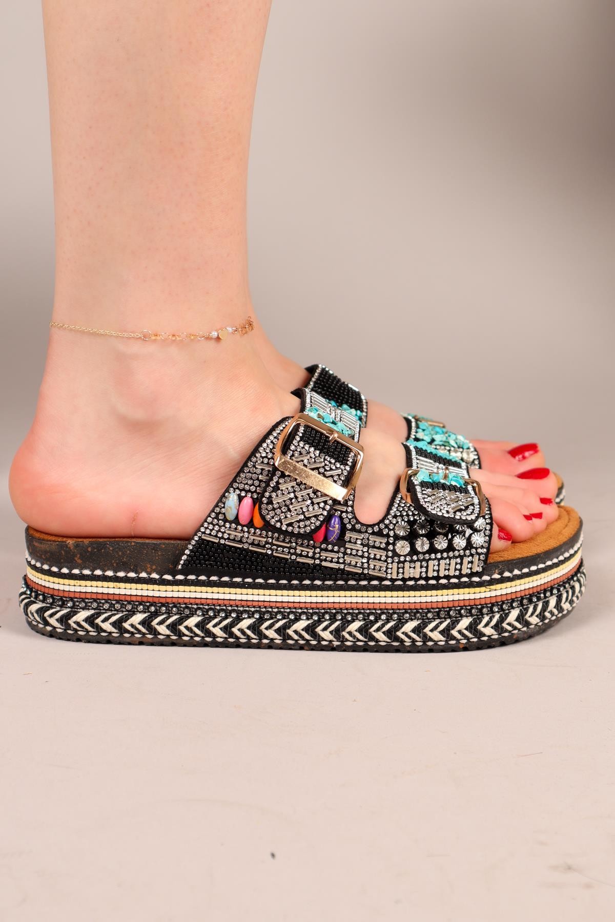 CONCHA Boncuk ve Taş Aksesuarlı Terlik SİYAHTERLİK