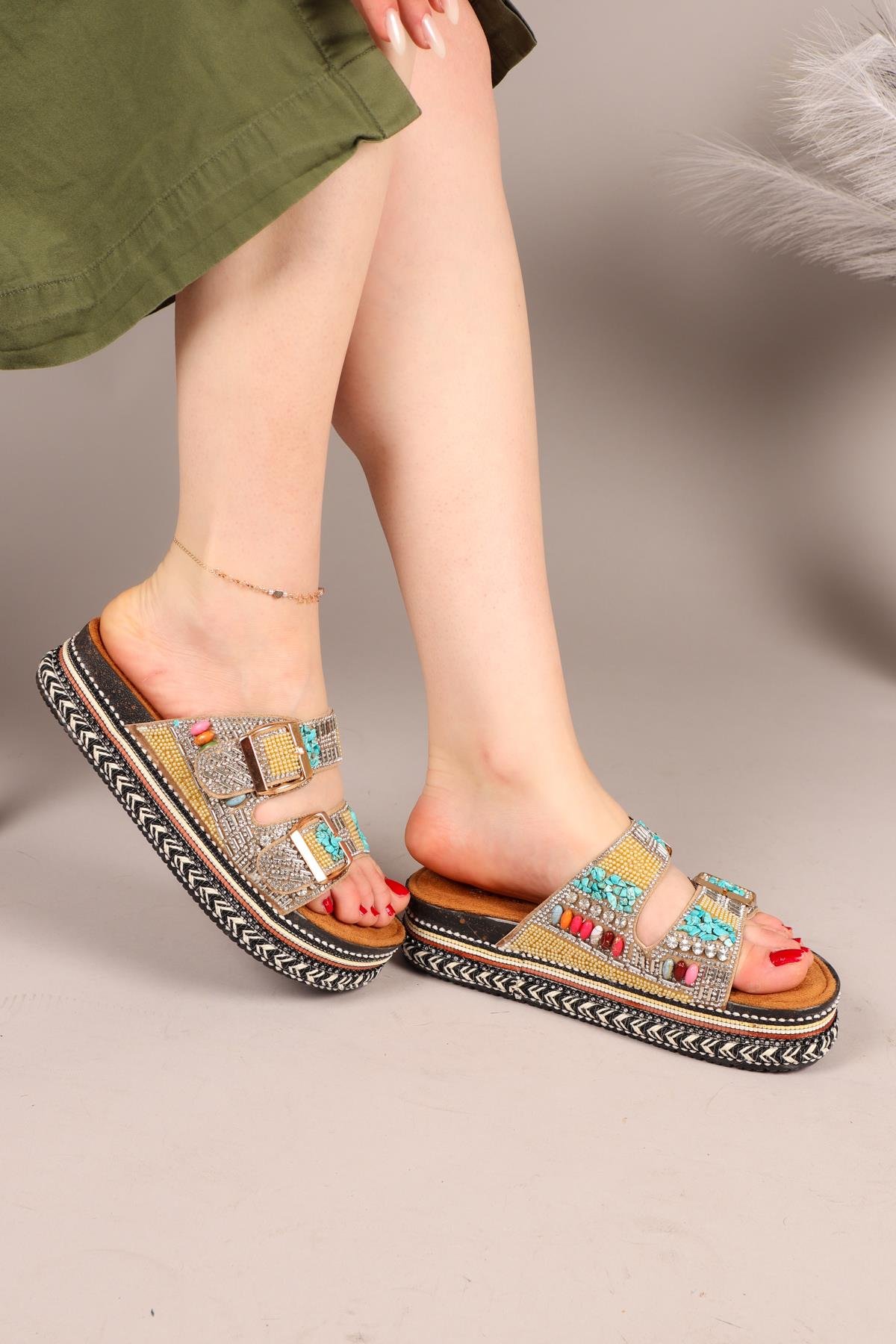 CONCHA Boncuk ve Taş Aksesuarlı Terlik BEJTERLİK