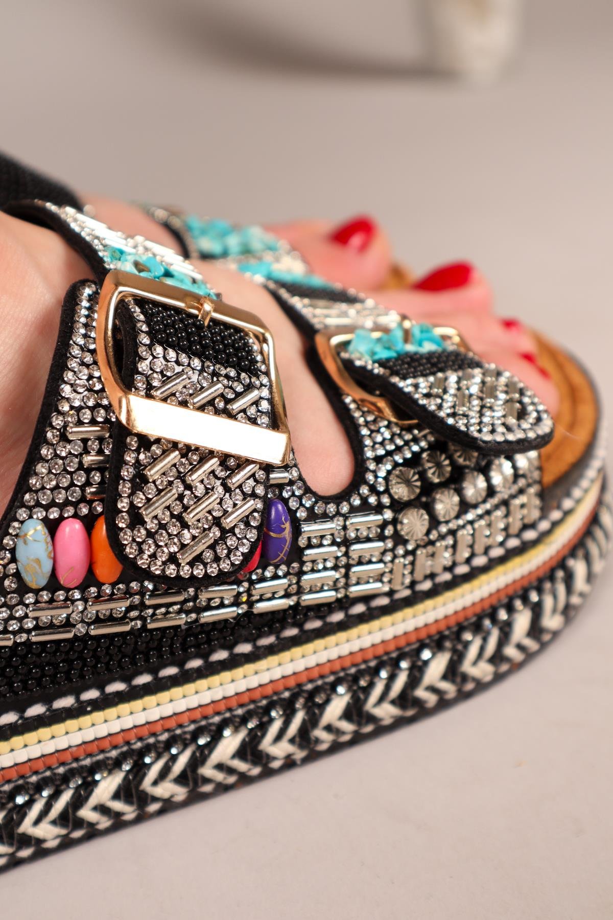 CONCHA Boncuk ve Taş Aksesuarlı Terlik SİYAHTERLİK