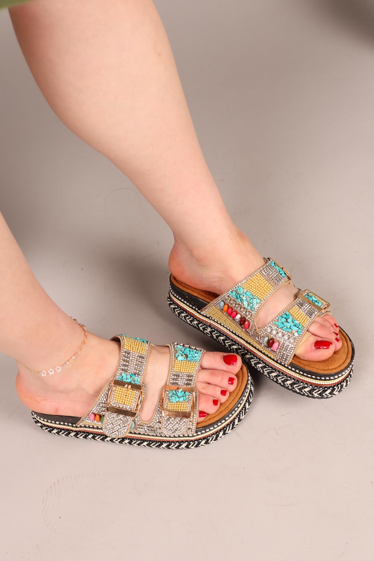 CONCHA Boncuk ve Taş Aksesuarlı Terlik BEJTERLİK