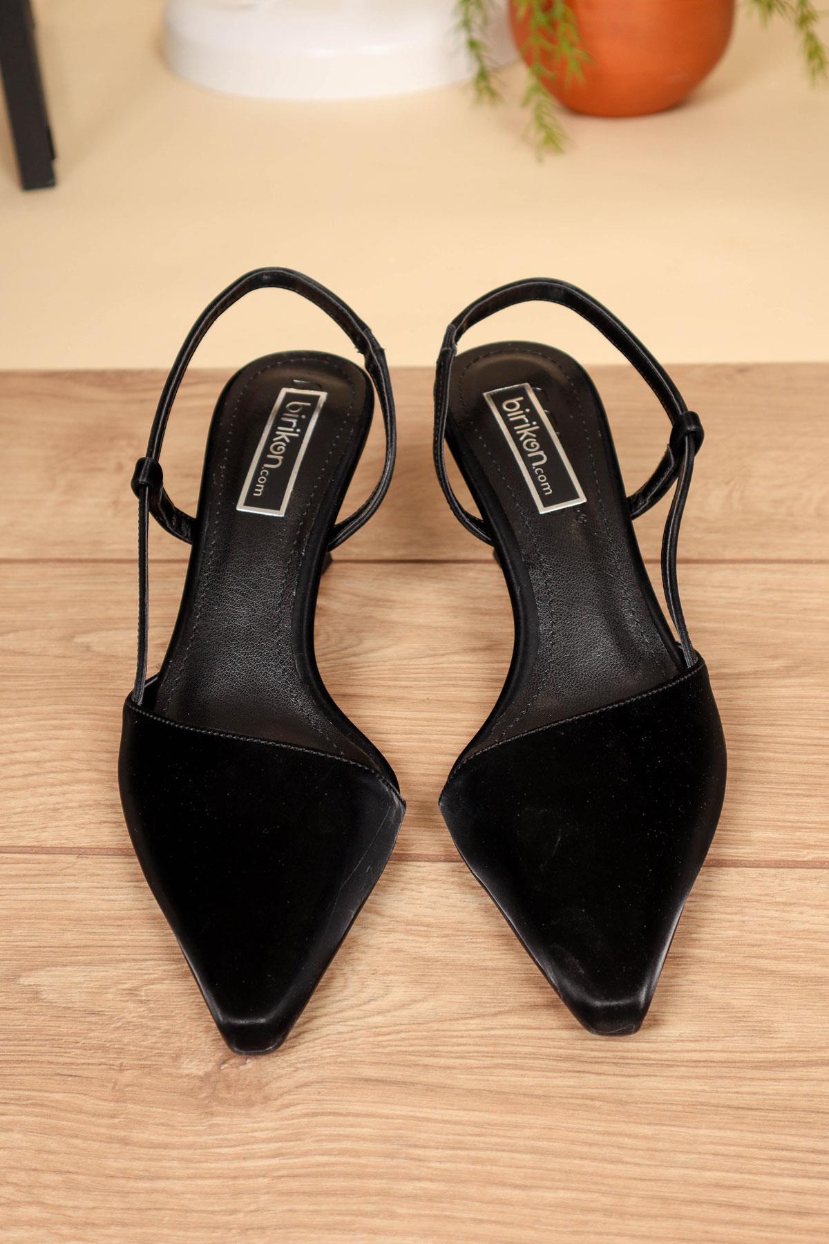 Düz Karnıyarık Stiletto SİYAHTOPUKLU AYAKKABI