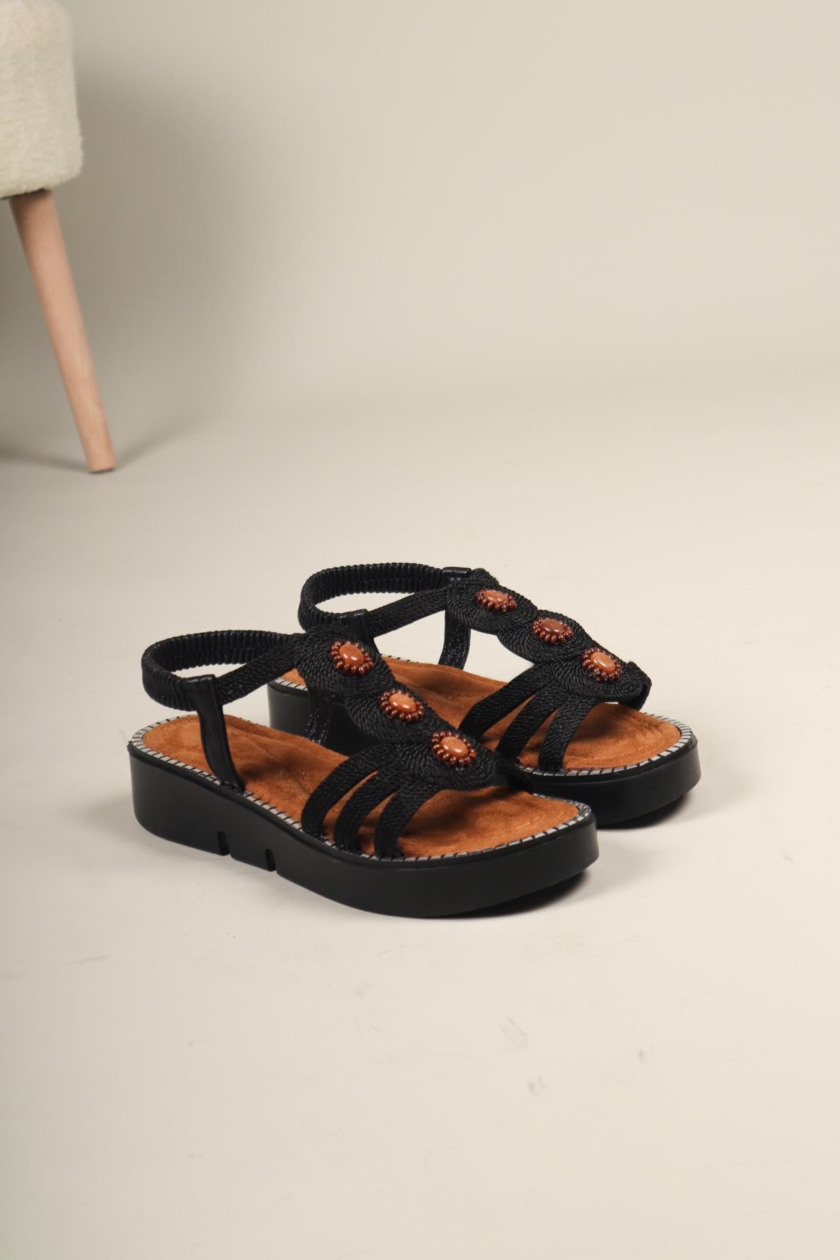 Esperanza Tahta Toka Detaylı Arkası Lastikli Sandalet SİYAHSANDALET