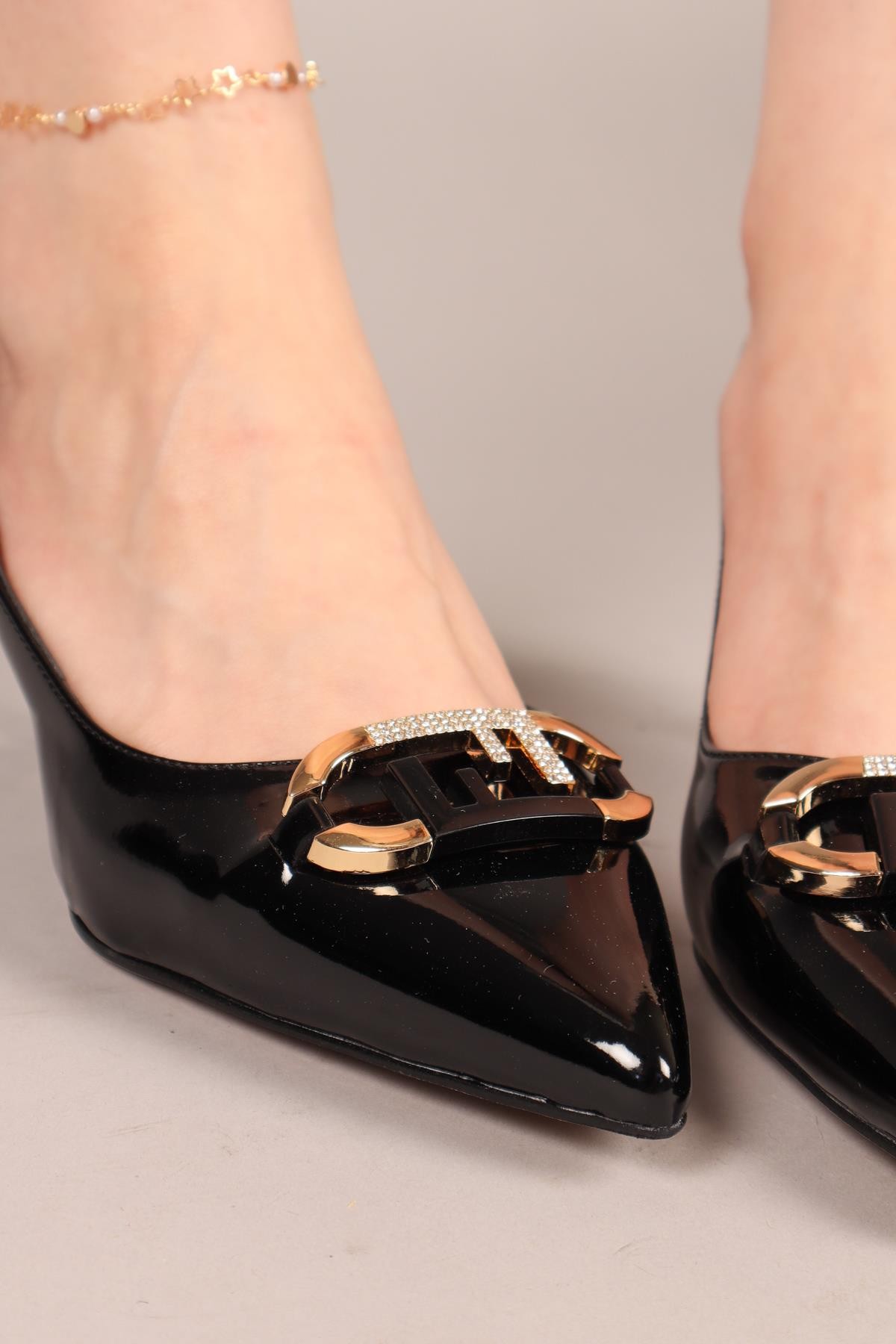 FAUNA Gold Tokalı Rugan Stiletto SİYAHTOPUKLU AYAKKABI