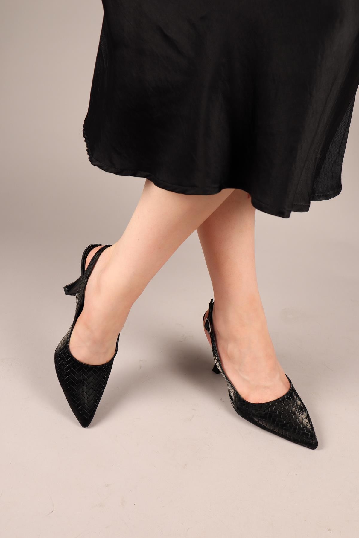 FERUNYA Dokulu Arkası Açık Stiletto SİYAHTOPUKLU AYAKKABI