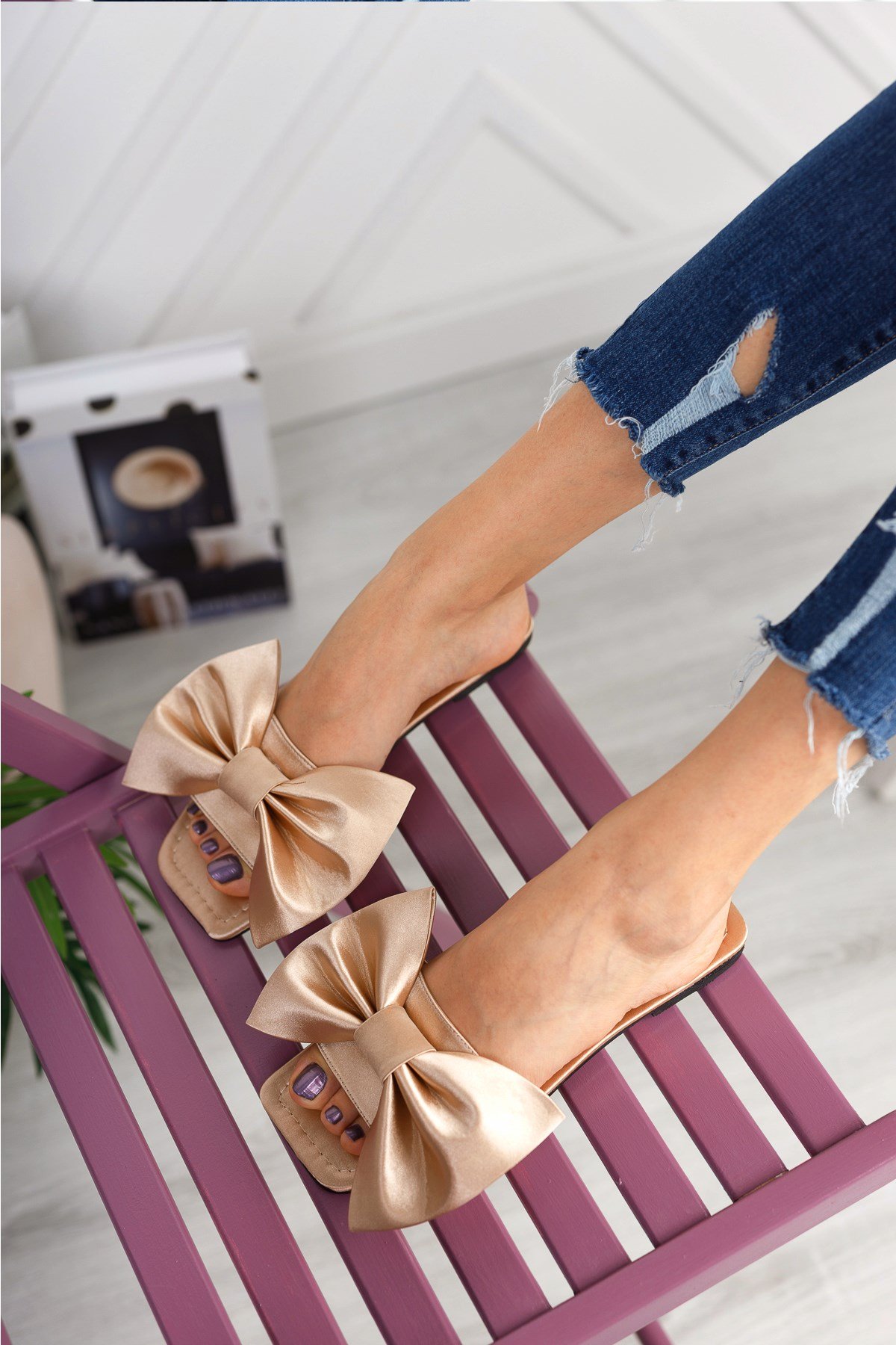 Fiyonk Aksesuarlı Bej Saten Kadın TerlikSANDALET