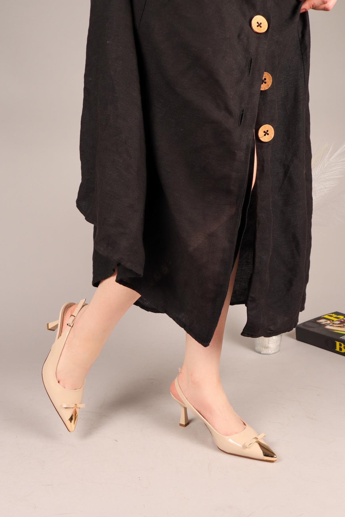 FİZZLE Burnu Metalli Rugan Stiletto BEJTOPUKLU AYAKKABI