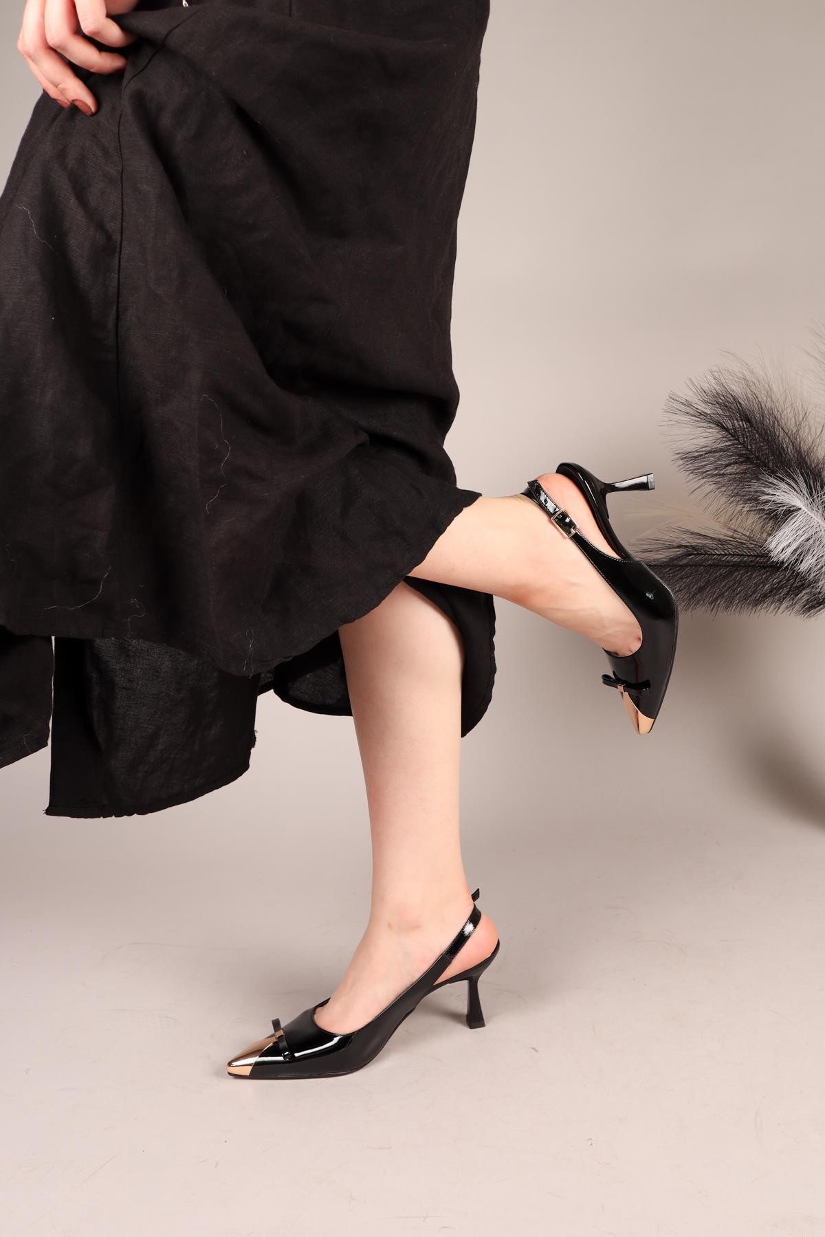 FİZZLE Burnu Metalli Rugan Stiletto SİYAHTOPUKLU AYAKKABI