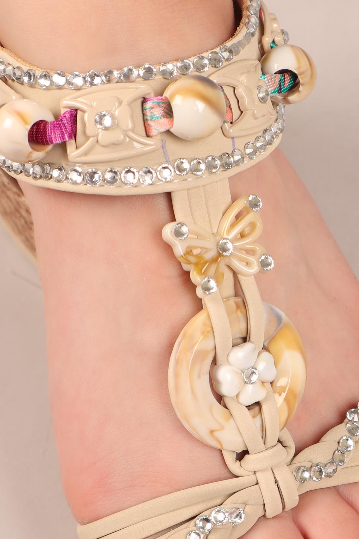 FLORAL Kelebek ve Çiçek Tokalı Dolgu Topuklu Ayakkabı BEJDOLGU TOPUKLU