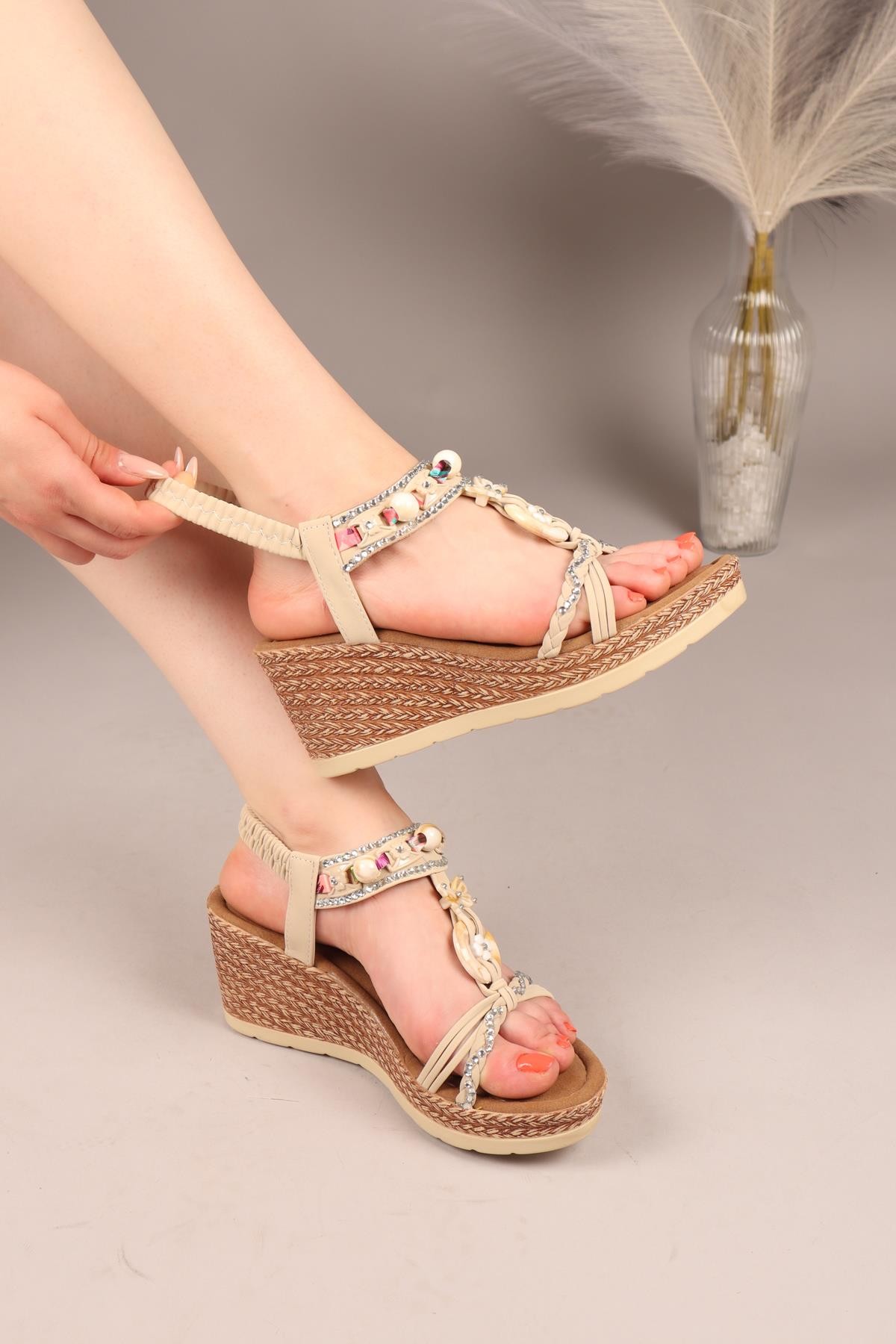 FLORAL Kelebek ve Çiçek Tokalı Dolgu Topuklu Ayakkabı BEJDOLGU TOPUKLU