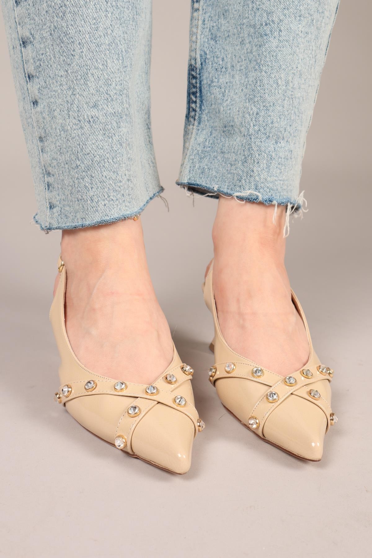 FUDGEM Taş Detaylı Rugan Stiletto NUTTOPUKLU AYAKKABI