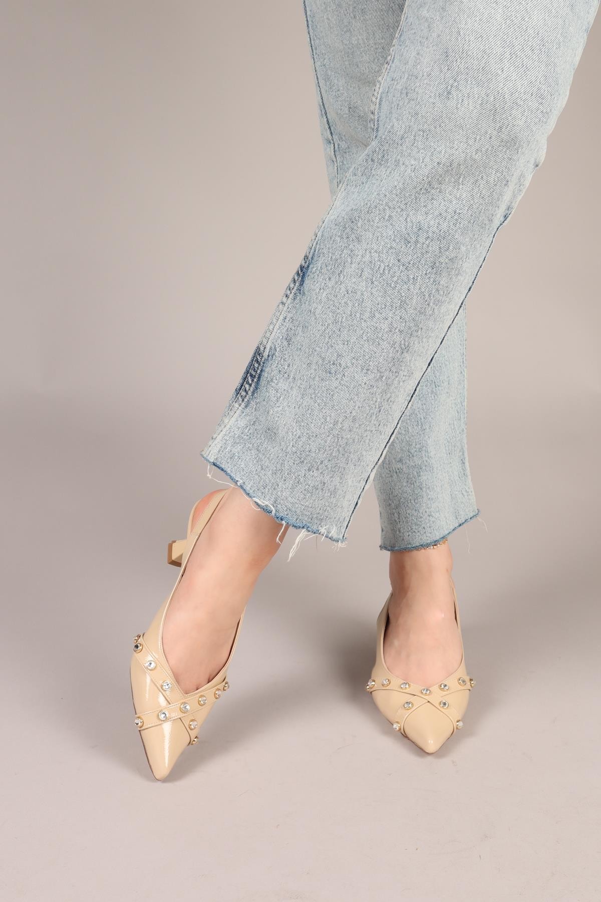 FUDGEM Taş Detaylı Rugan Stiletto NUTTOPUKLU AYAKKABI