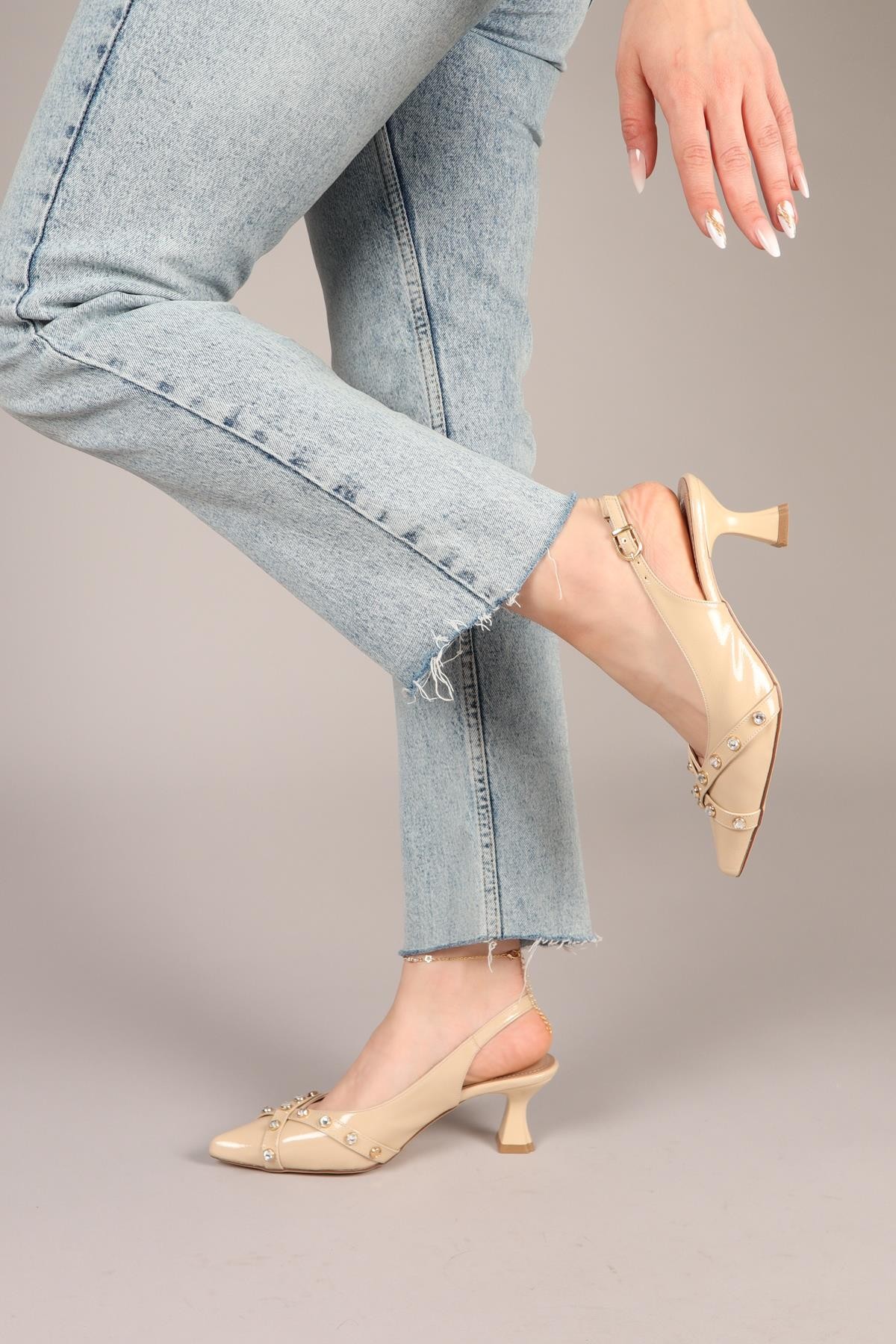 FUDGEM Taş Detaylı Rugan Stiletto NUTTOPUKLU AYAKKABI