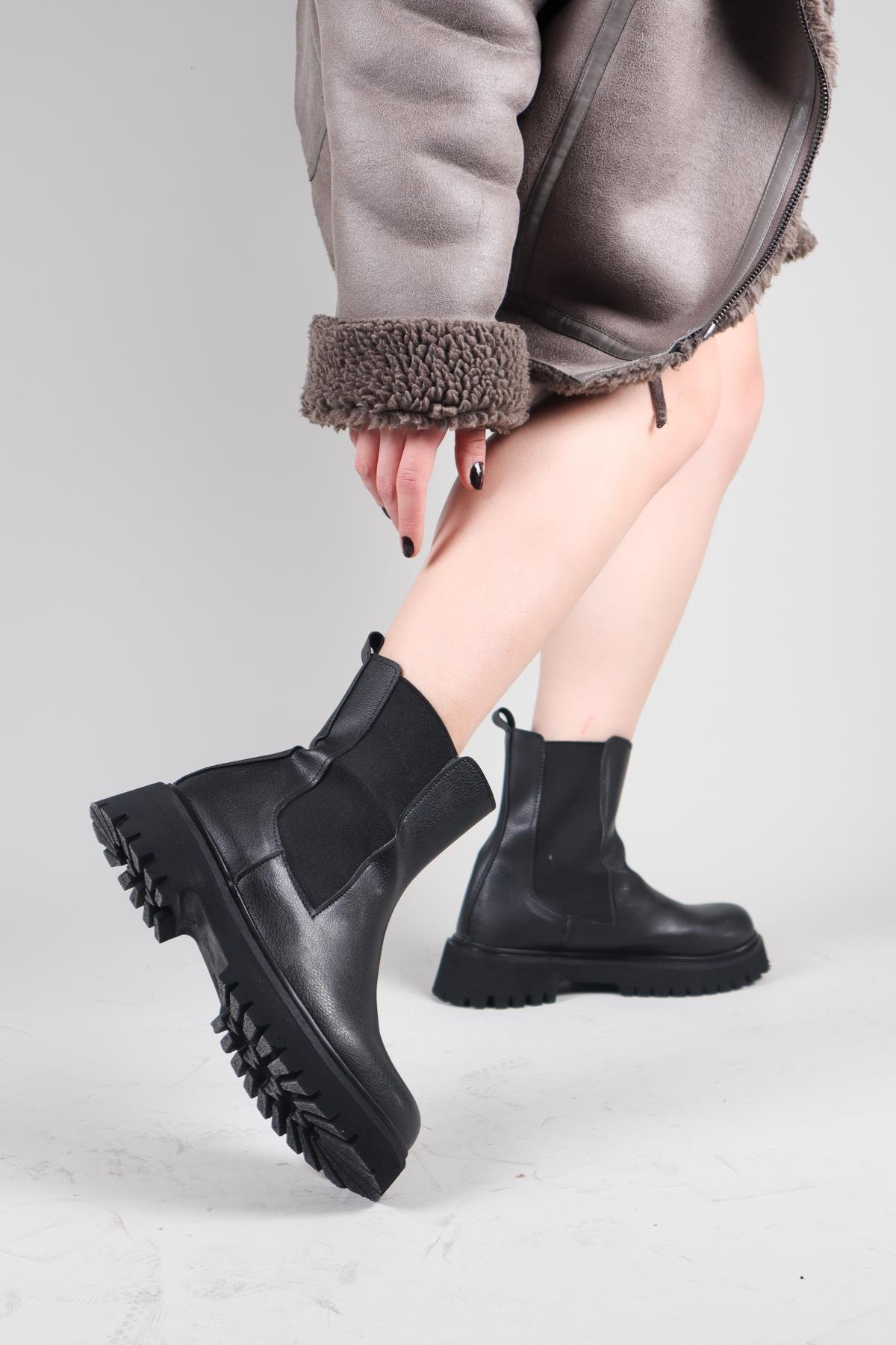 GENT Lastikli Bot SİYAHBOT