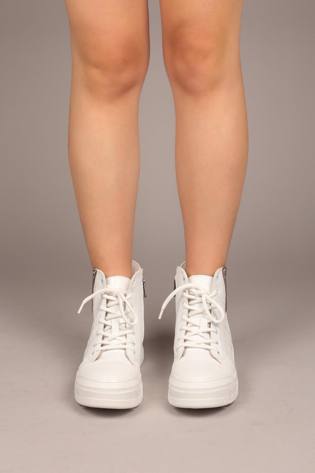 GERTRUD Taşlı Spor Bot BEYAZBOT