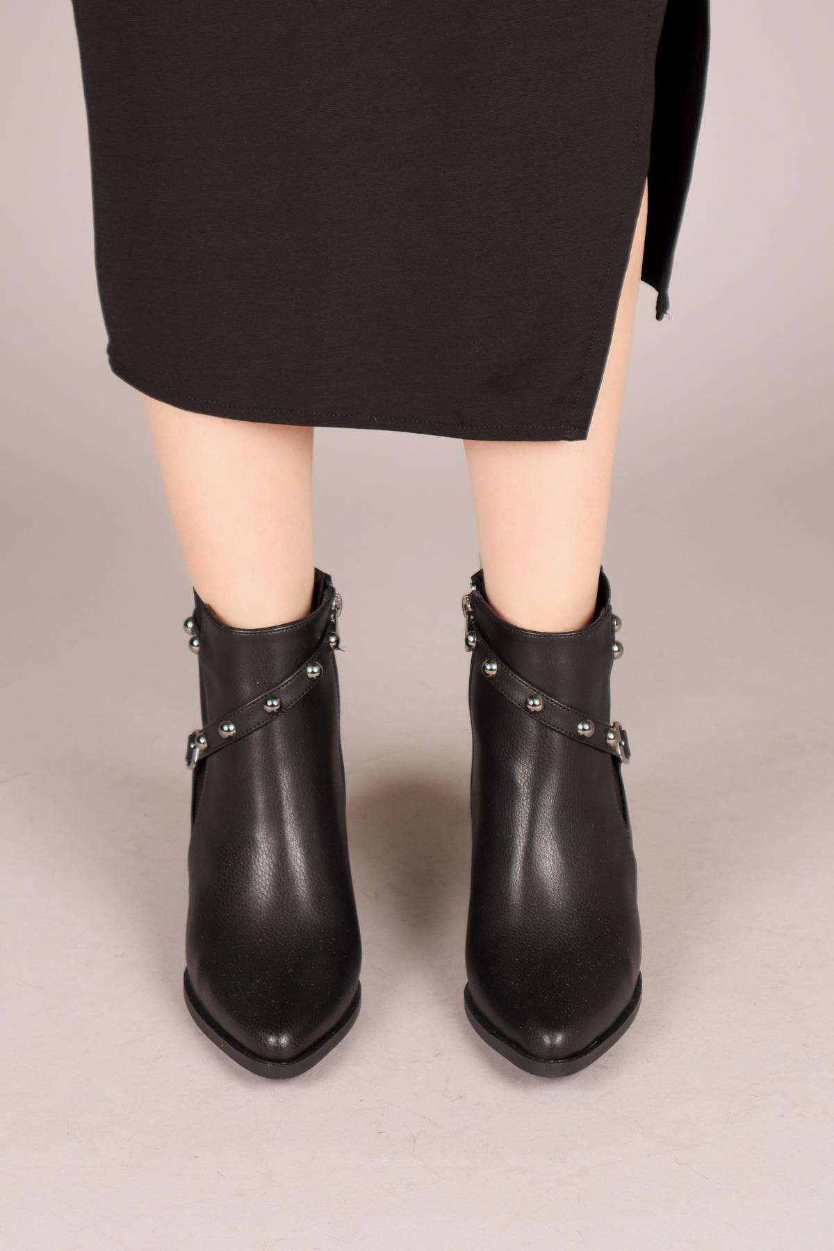 GİTA Troklu Topuklu Bot SİYAHBOT