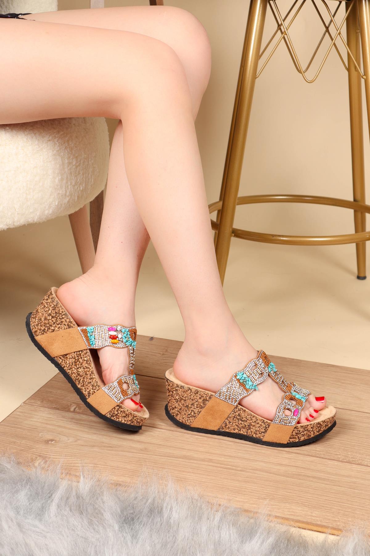 GUJA Boncuk İşlemeli Dolgu Topuk Terlik CAMELTERLİK