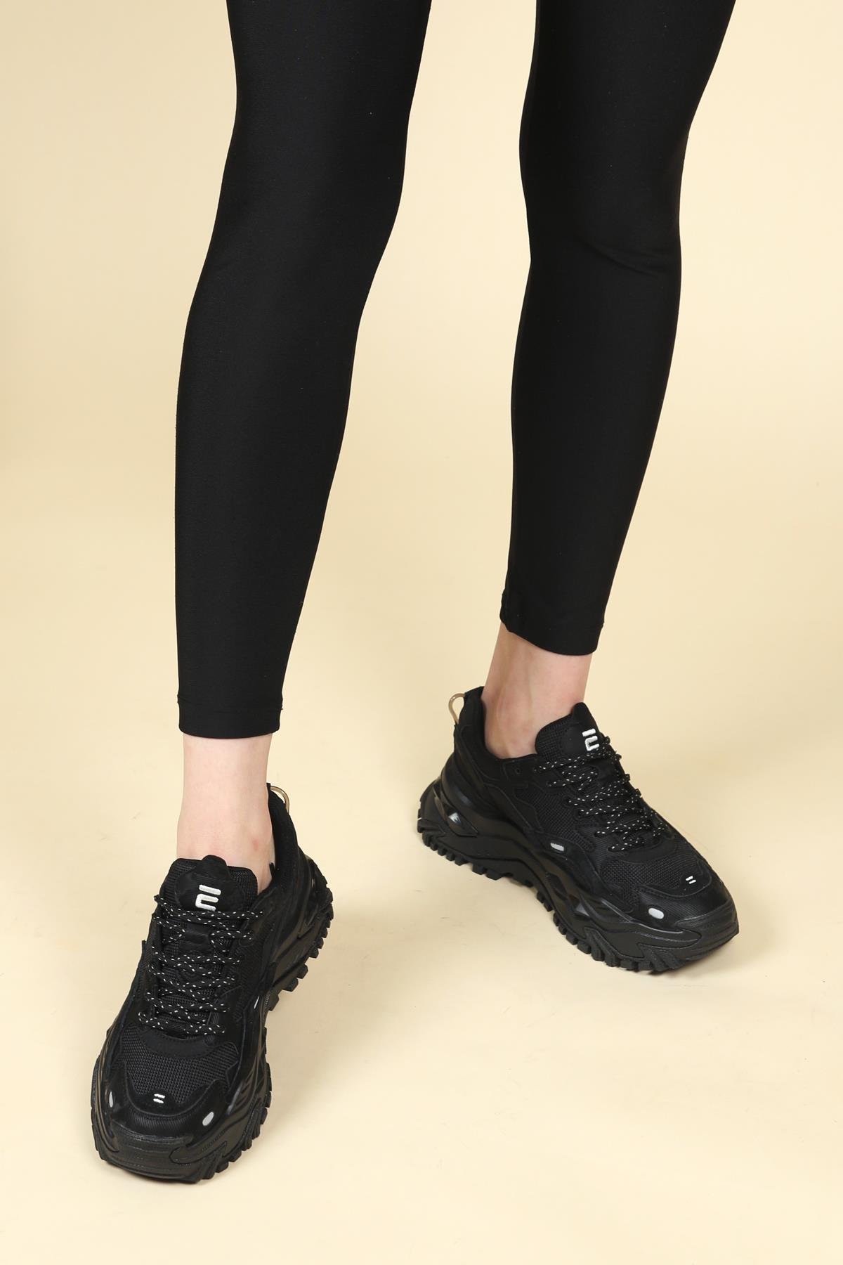 GUJA Cilt Garnili Kalın Tabanlı Kadın Spor Ayakkabı SİYAHSPOR AYAKKABI