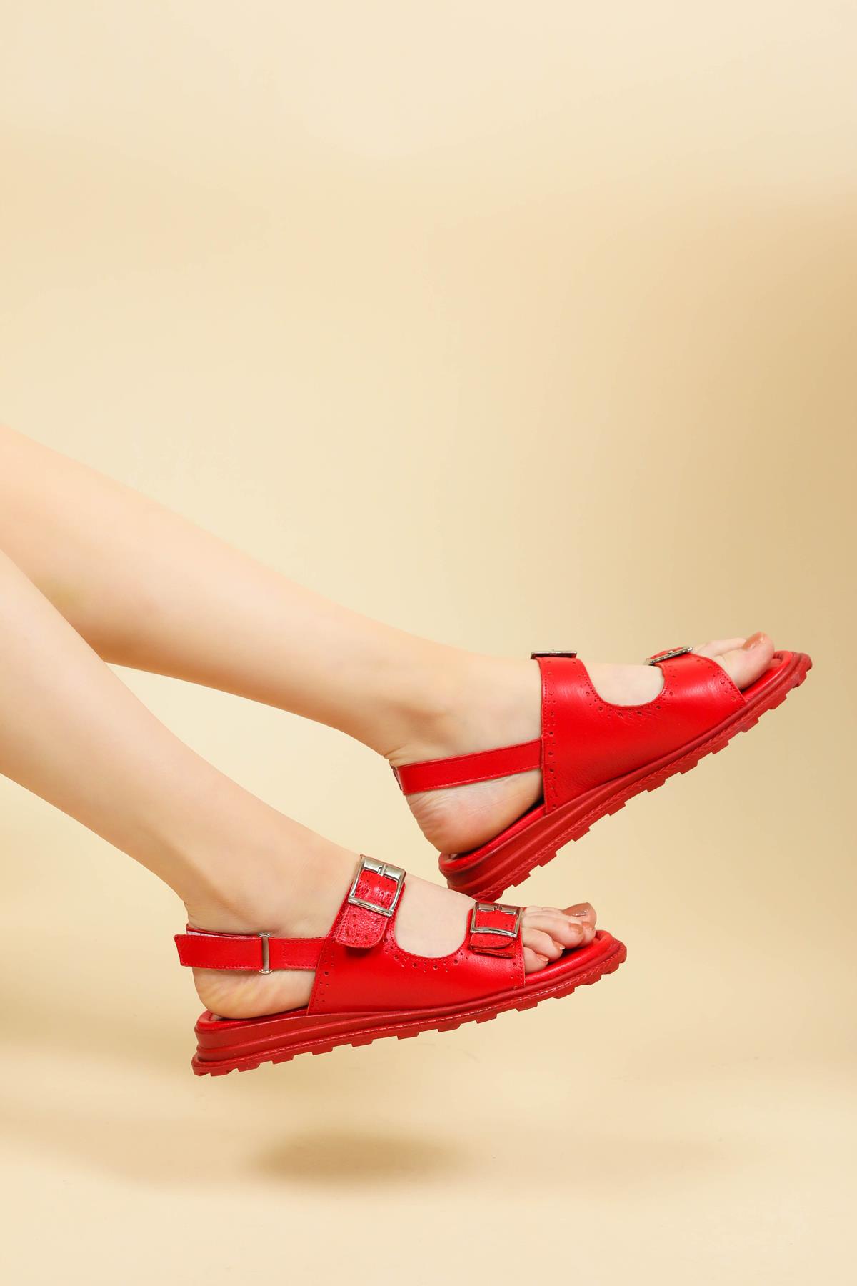 Hakiki Deri Kemer Tokalı Arkası Cırtlı Sandalet KIRMIZISANDALET