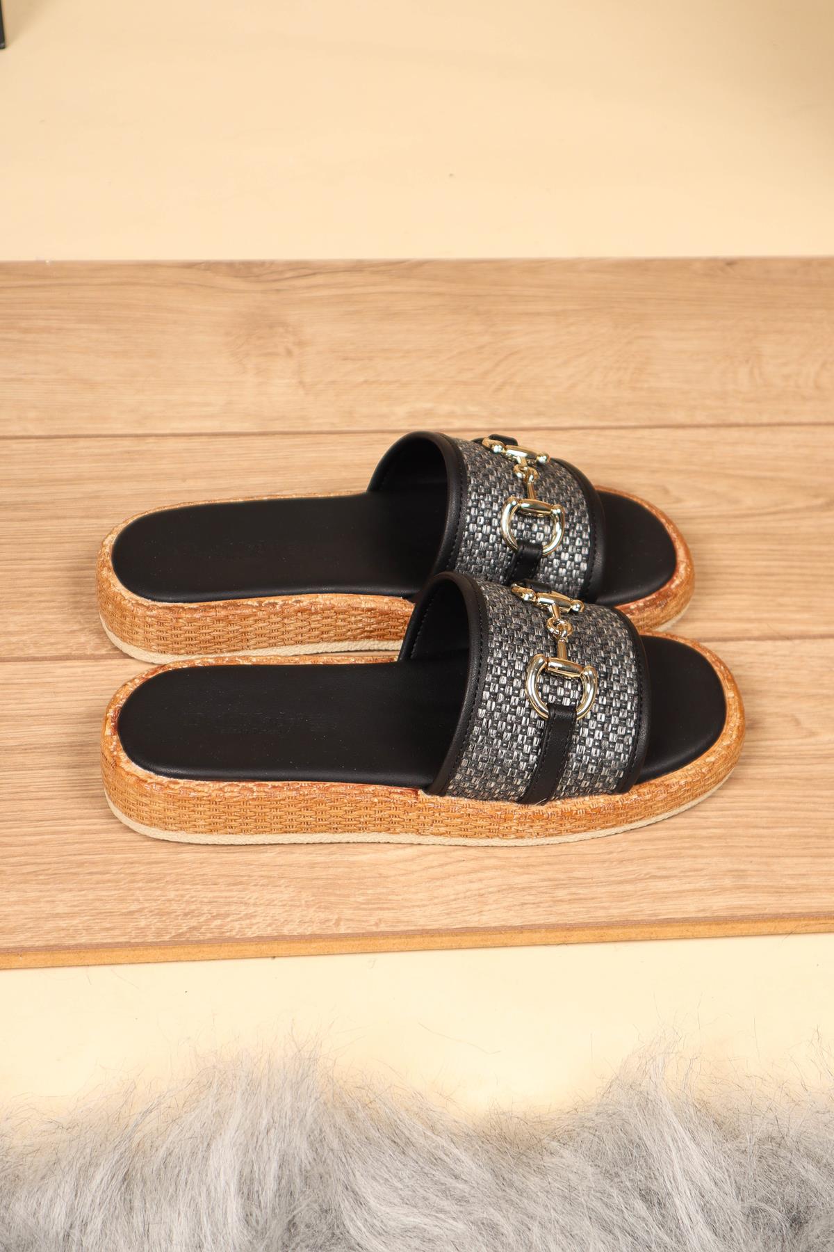 Hasır Garnili Toka Detaylı Terlik SİYAHTERLİK