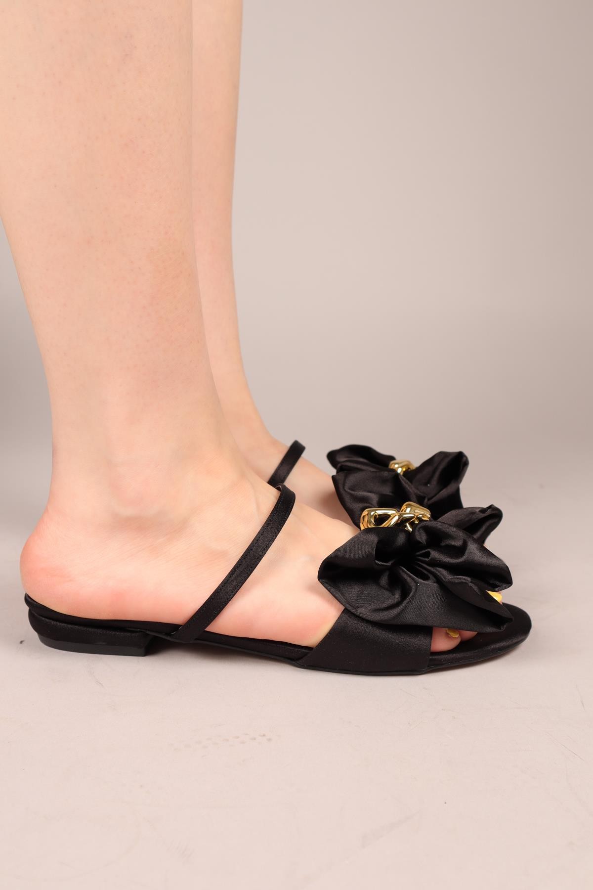 HUSH Fiyonklu Saten Terlik SİYAHTERLİK