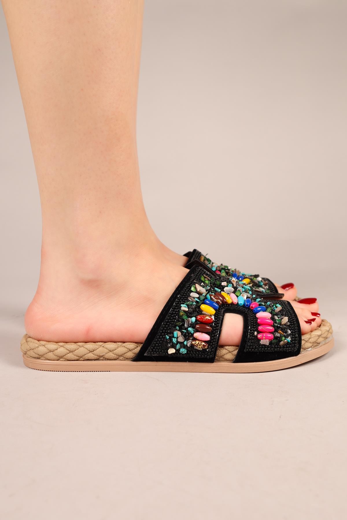 ISABELLA Boncuk ve Taş Aksesuarlı Terlik SİYAHTERLİK