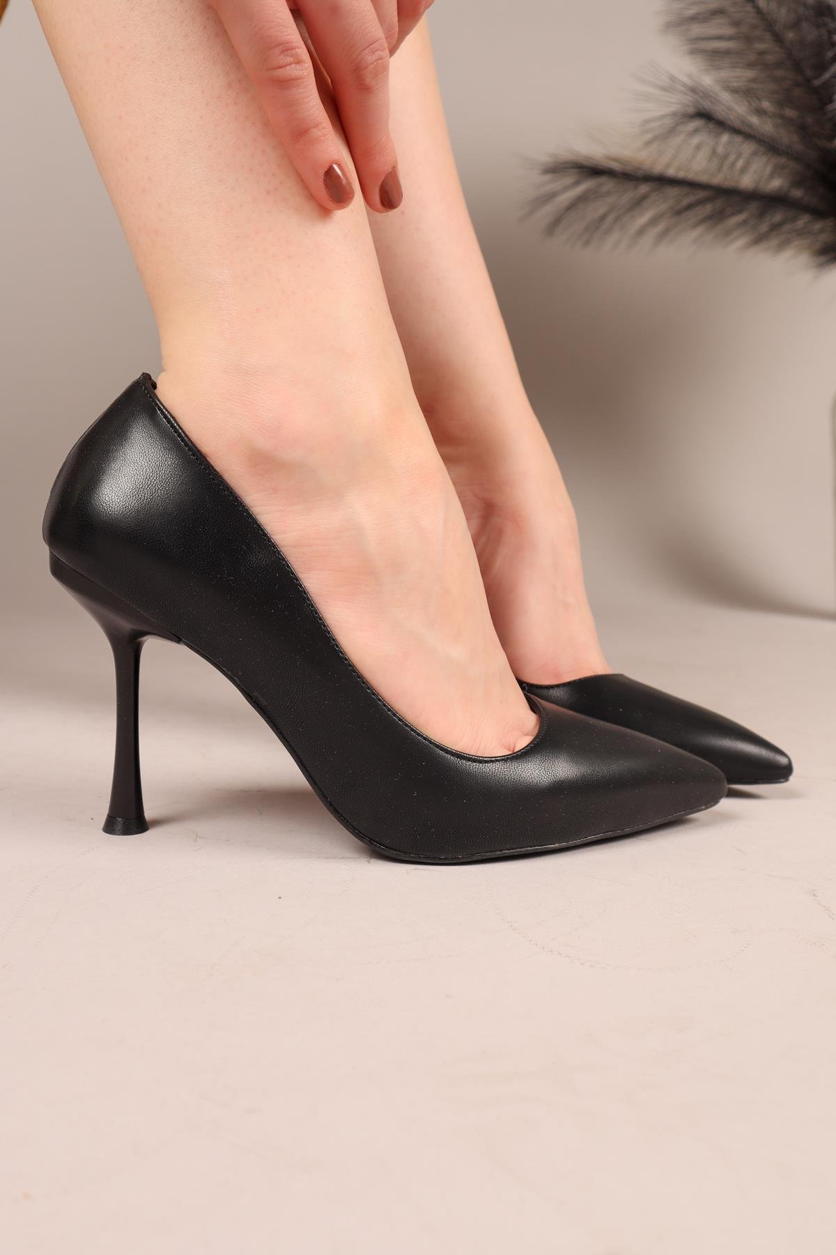 JANUS Cilt Stiletto SİYAHTOPUKLU AYAKKABI