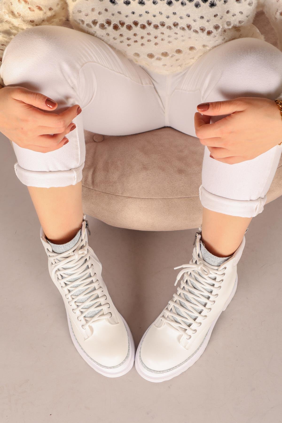 JETKA Bağcıklı Kadın Bot BEYAZBOT