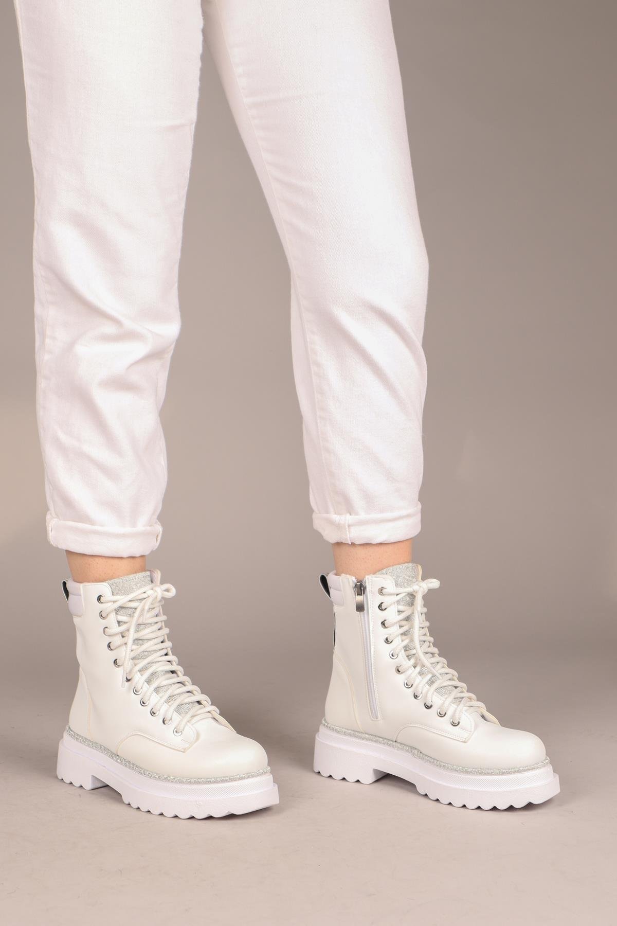 JETKA Bağcıklı Kadın Bot BEYAZBOT