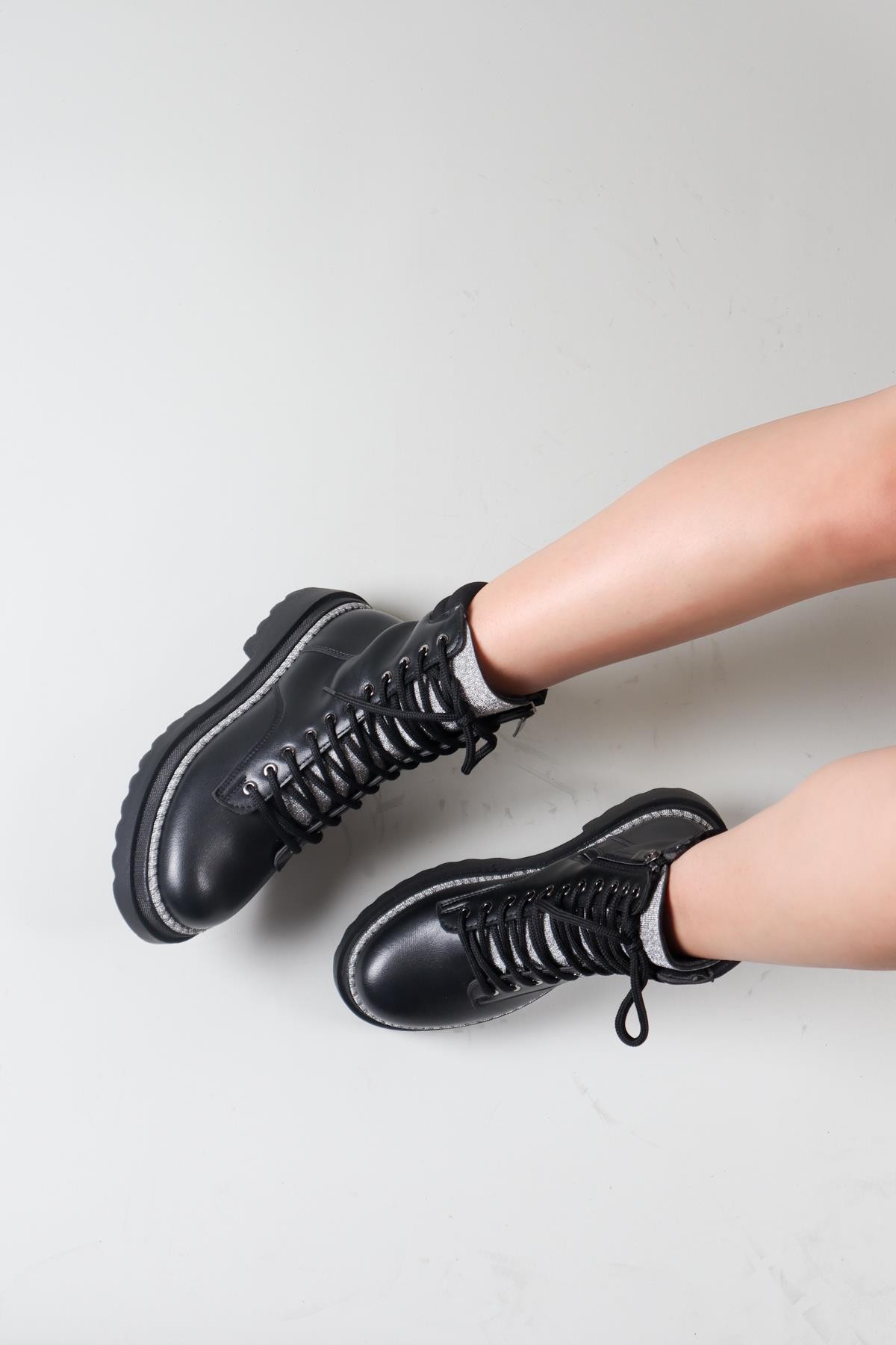 JETKA Bağcıklı Kadın Bot SİYAHBOT