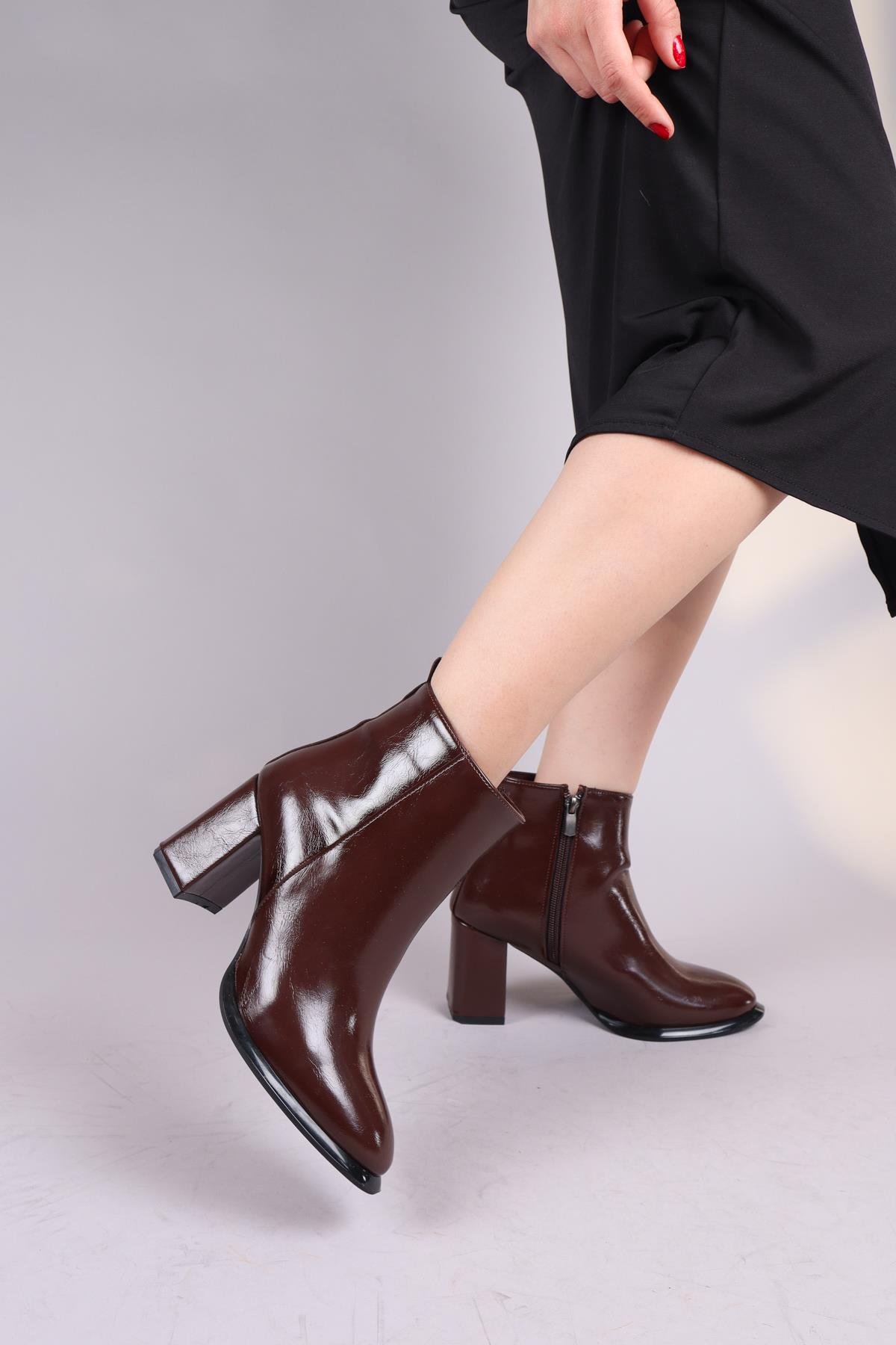 JON Düz Topuklu Bot KAHVERENGİBOT