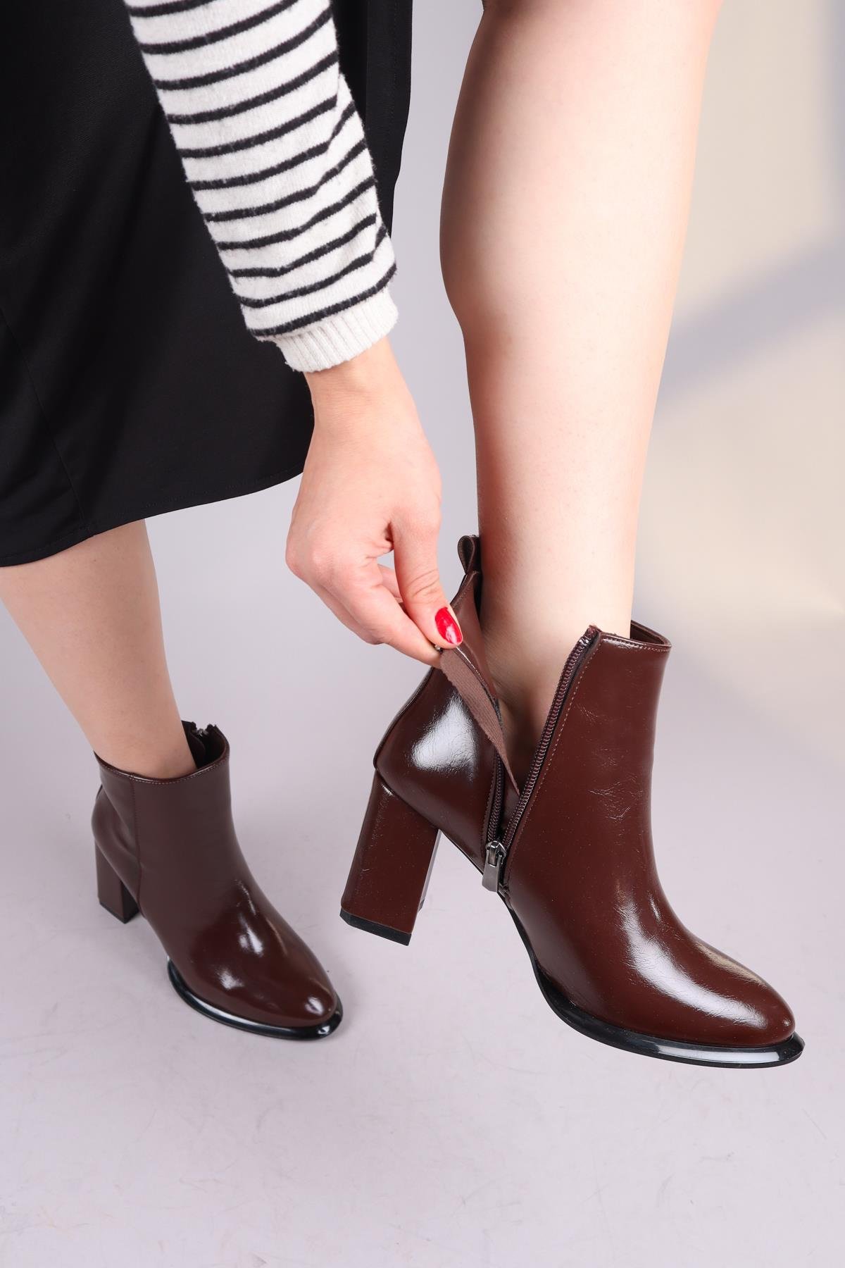 JON Düz Topuklu Bot KAHVERENGİBOT