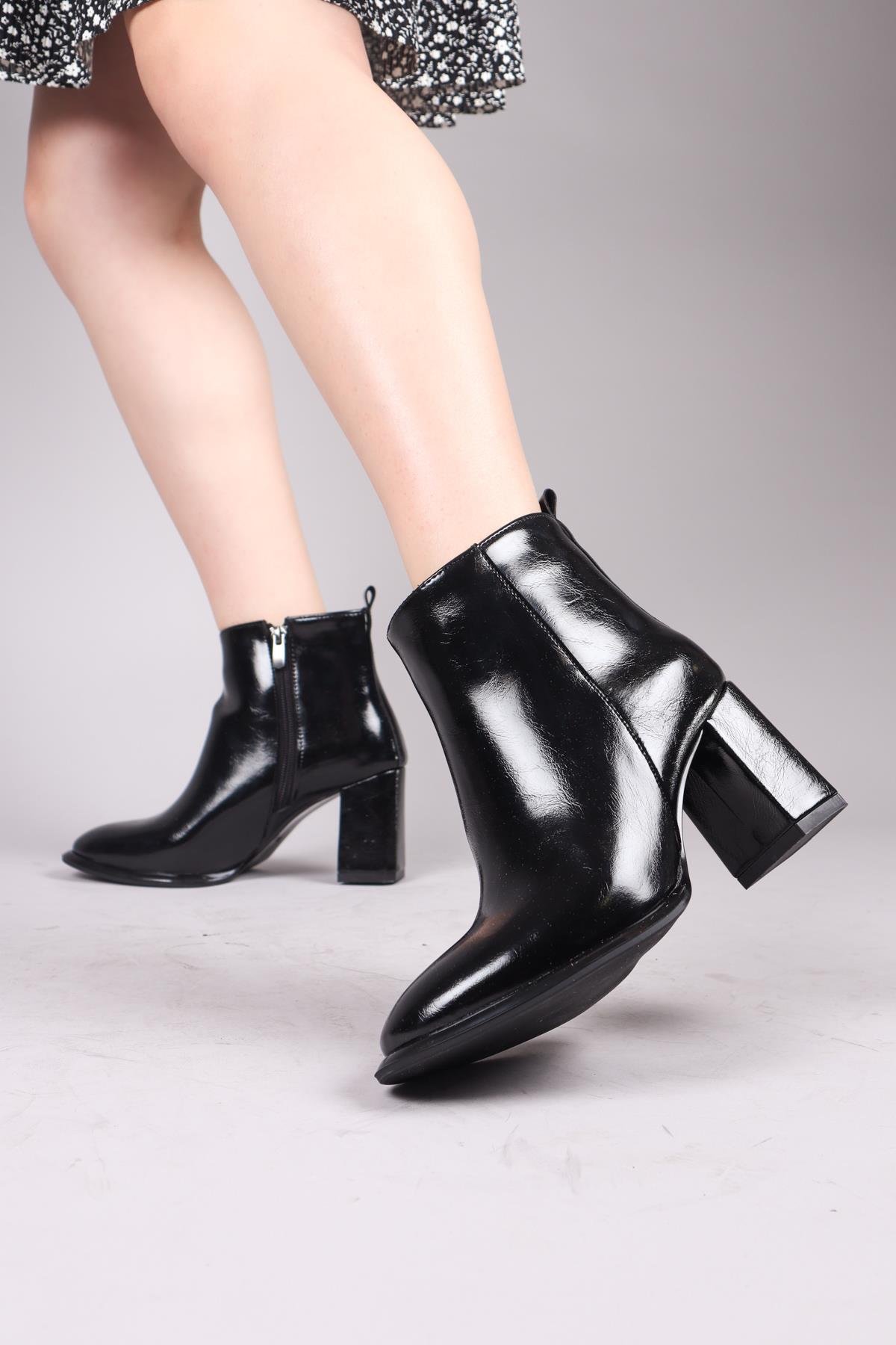 JON Düz Topuklu Bot SİYAHBOT