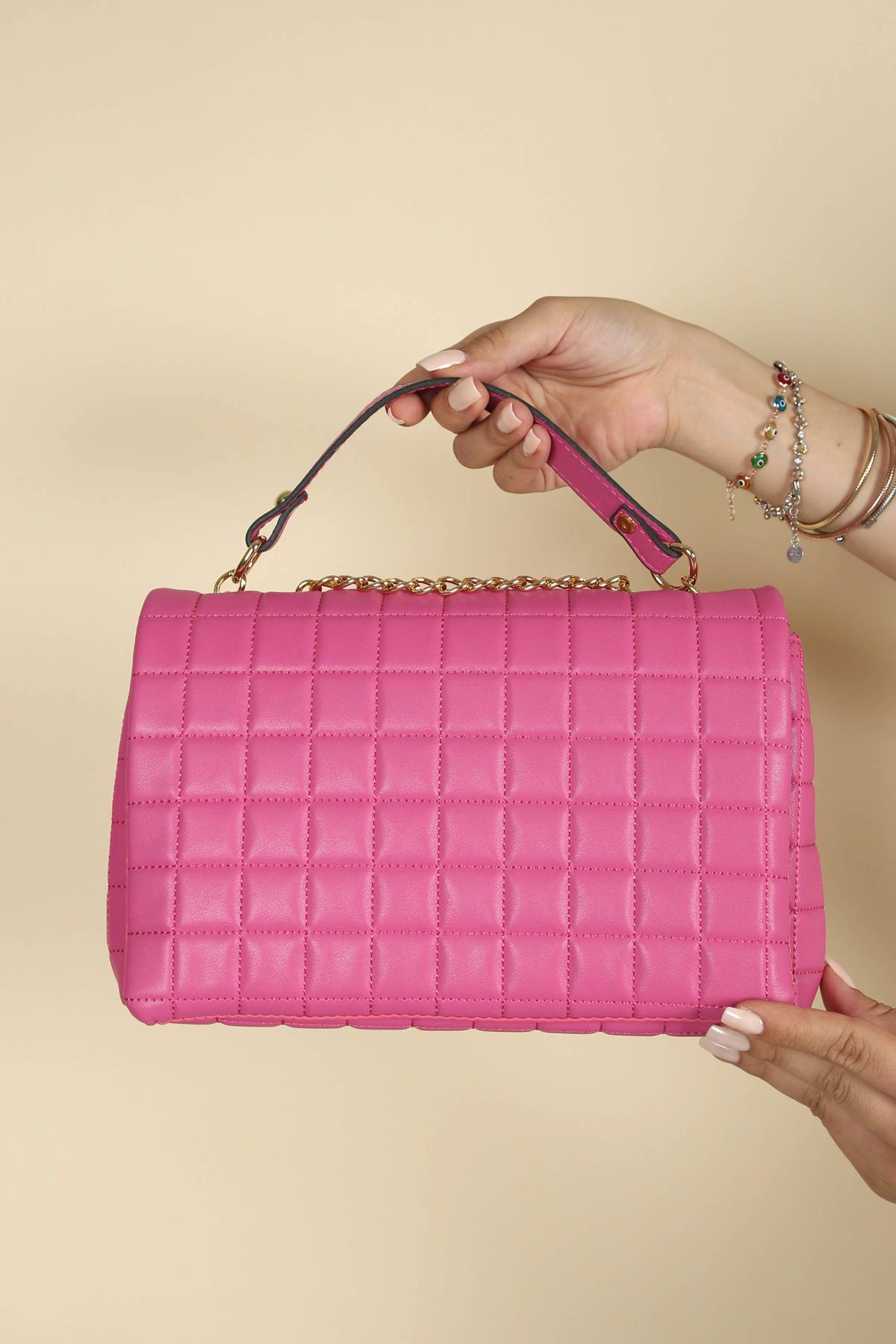 Kare Dikiş Detaylı Zincir Askılı Çanta FUŞYAÇANTA