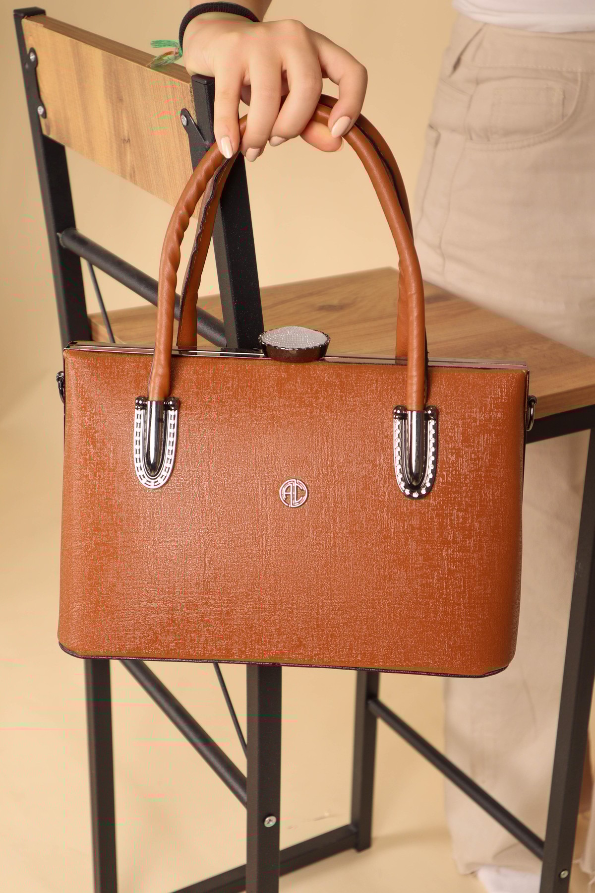 Kasalı Klipsli Çanta TABAÇANTA