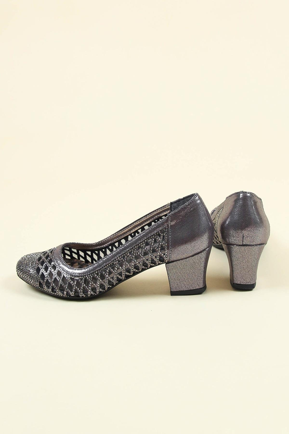 Lazer Taşlı Alçak Topuklu Ayakkabı PLATİNTOPUKLU AYAKKABI