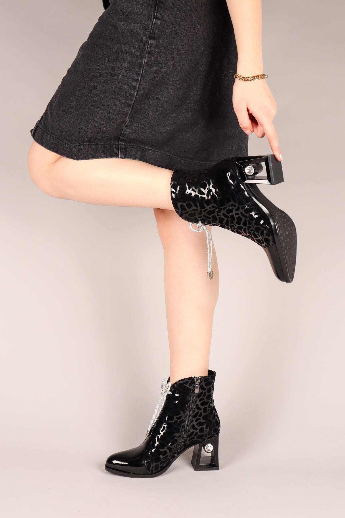 LİNDA Topuk Detaylı Süet-Rugan Garnili Leopar Topuklu Bot SİYAHBOT