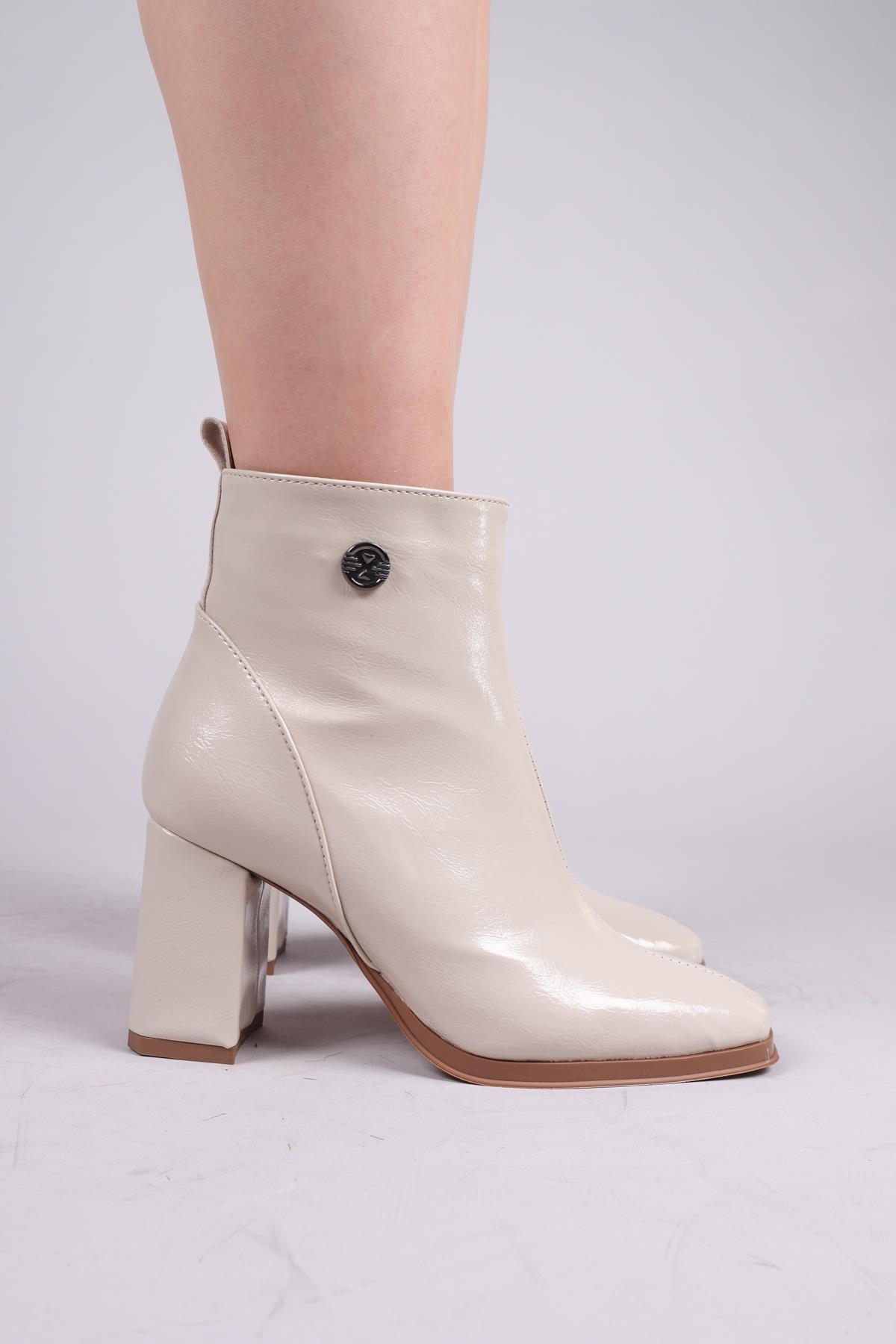 LUCAPA Yuvarlak Tokalı Topuklu Bot BEJBOT