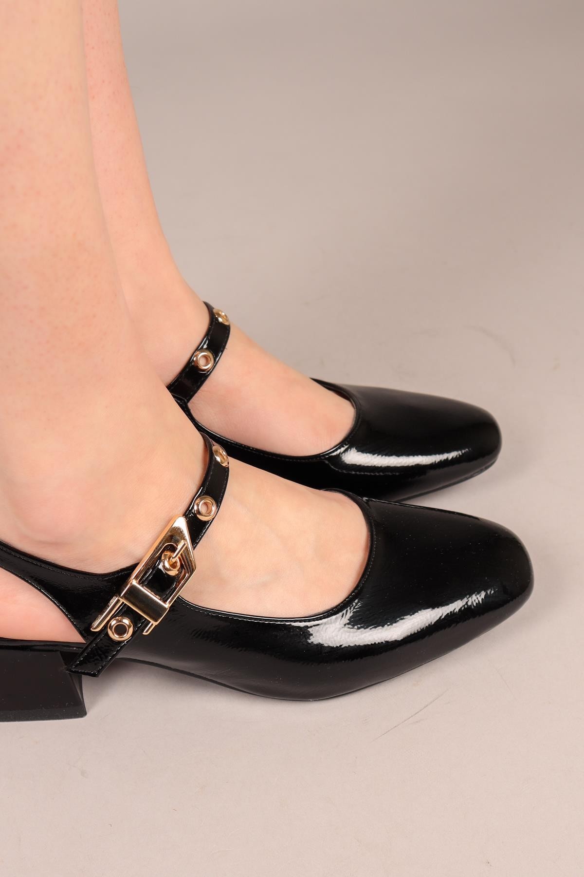 LUSHY Kemerli Alçak Topuklu Ayakkabı SİYAHTOPUKLU AYAKKABI