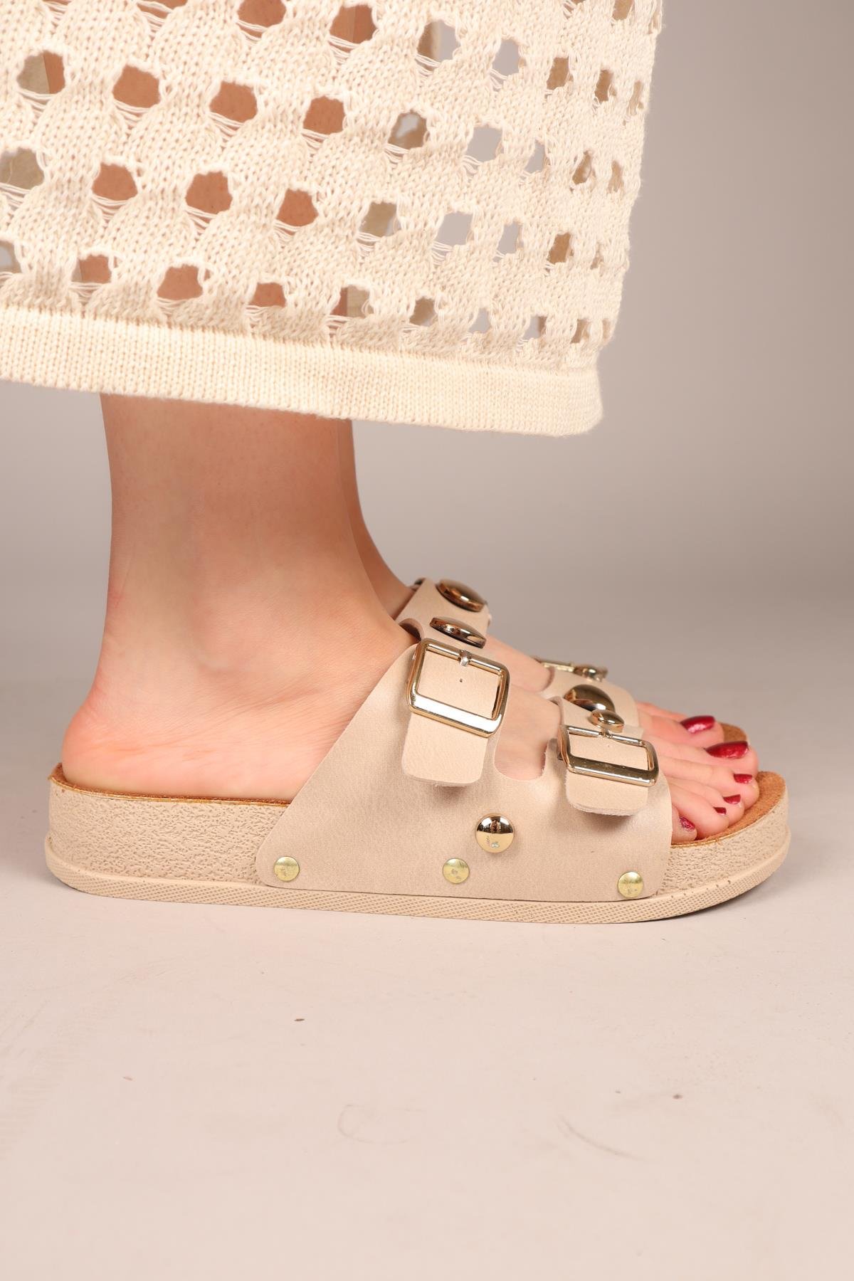 MARTY Yuvarlak Aksesuarlı Çift Tokalı Terlik BEJTERLİK