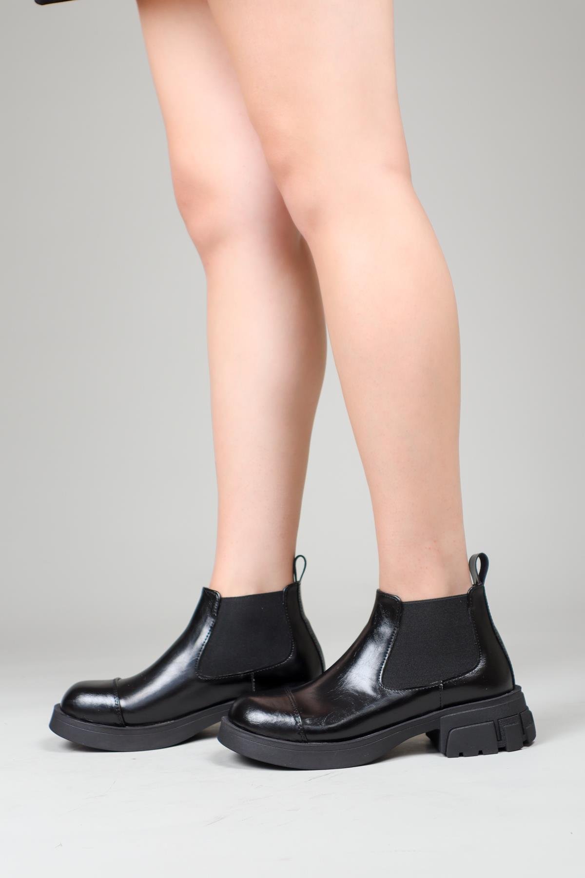 MİLİCA Lastik Detaylı Kısa Bot SİYAHBOT